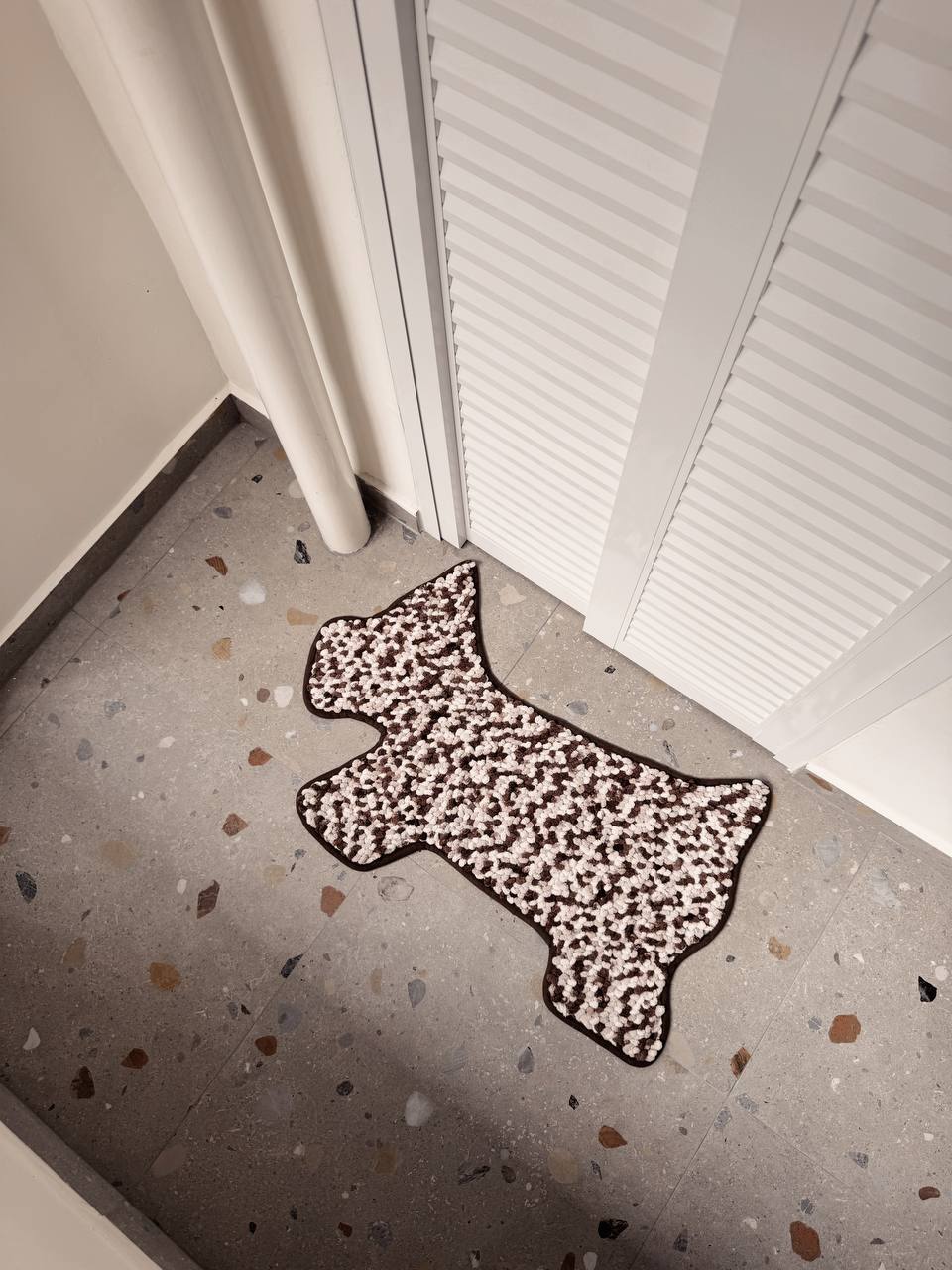 Building our Danesthy with a 1960s apartment! - Floor mat with a paw print design, placed near a window with white blinds