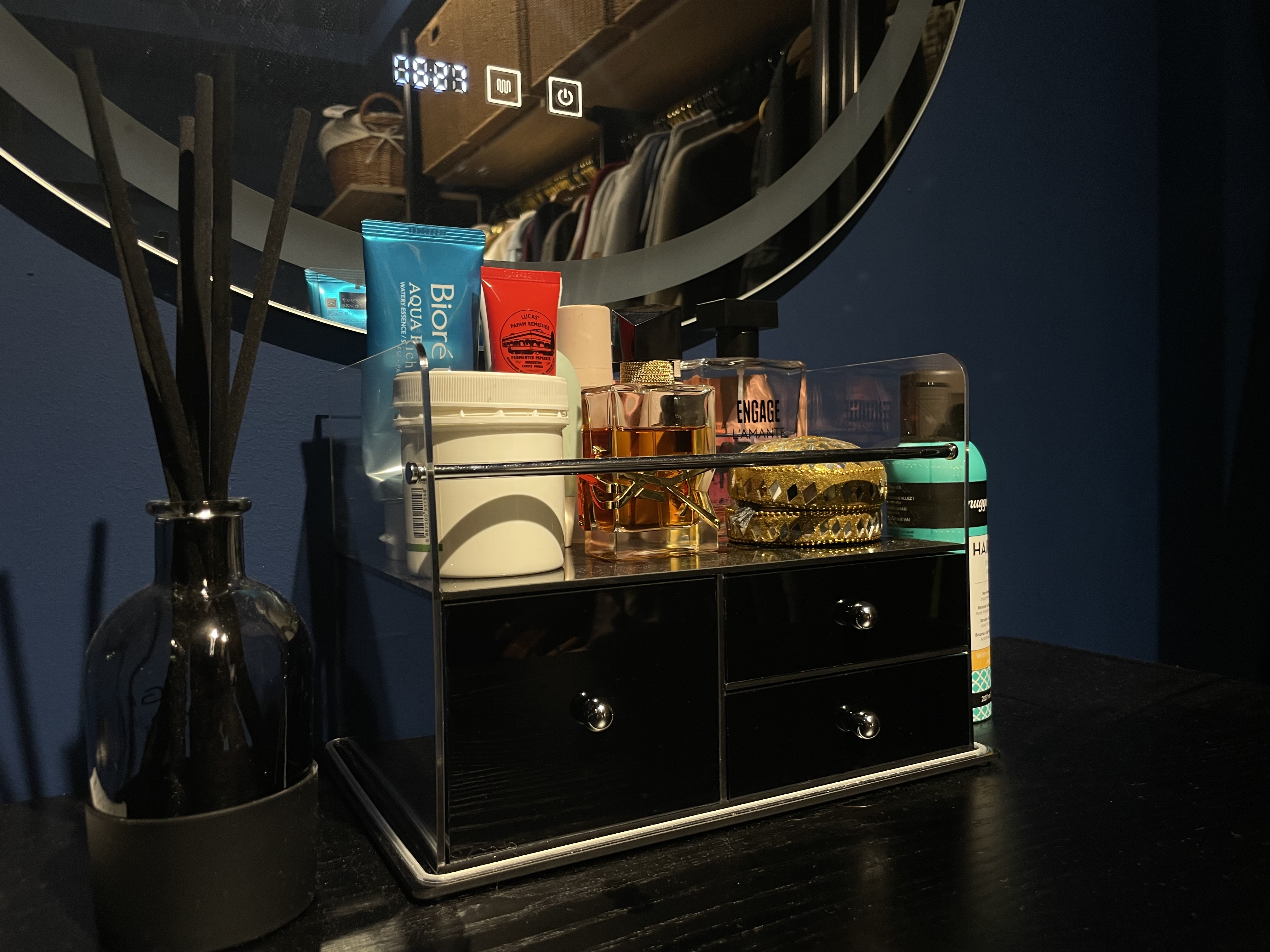 A unique blend of mid-century charm & cottage coziness - vintage, elegant, modern, stylish, sophisticated, chic