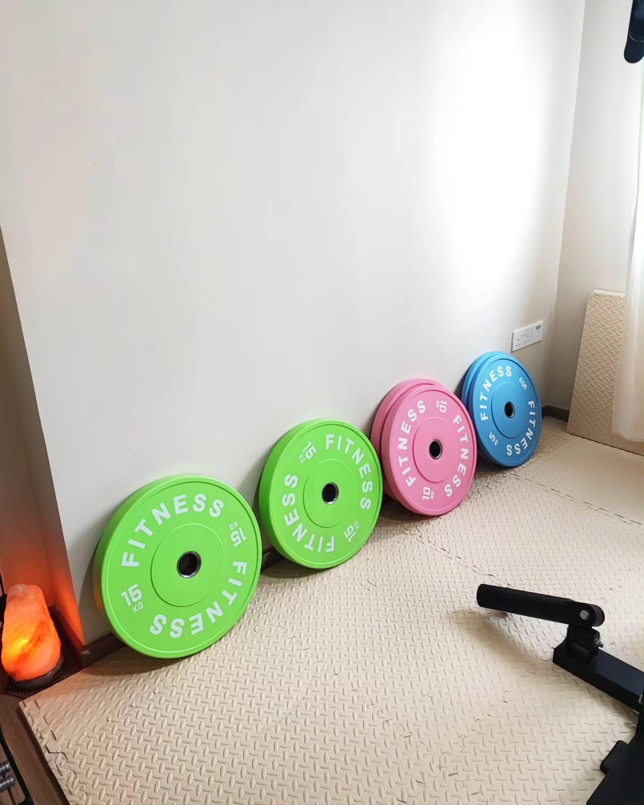 Welcome to our 15K modest & minimal home with 2 cats - Weightlifting, fitness equipment, barbell, dumbbell, kettlebell