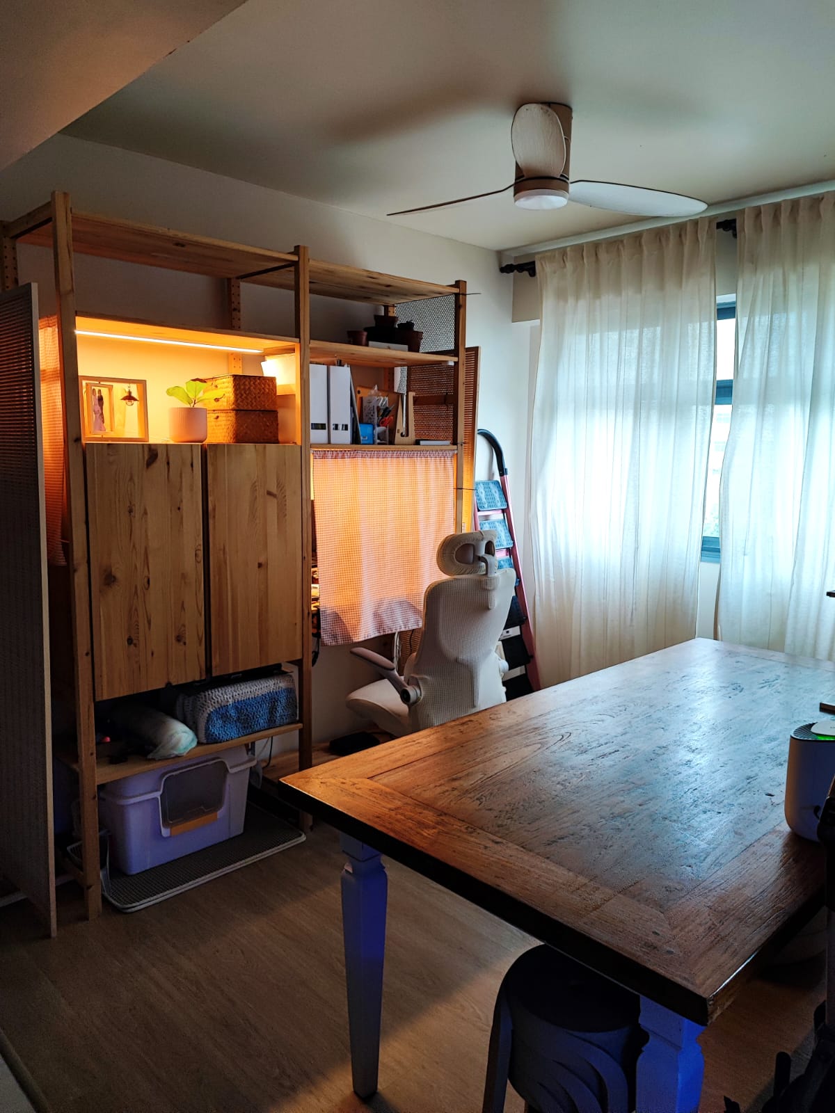 Welcome to our 15K modest & minimal home with 2 cats - Wooden loft space, cozy room, wooden shelving, indoor garden, natural