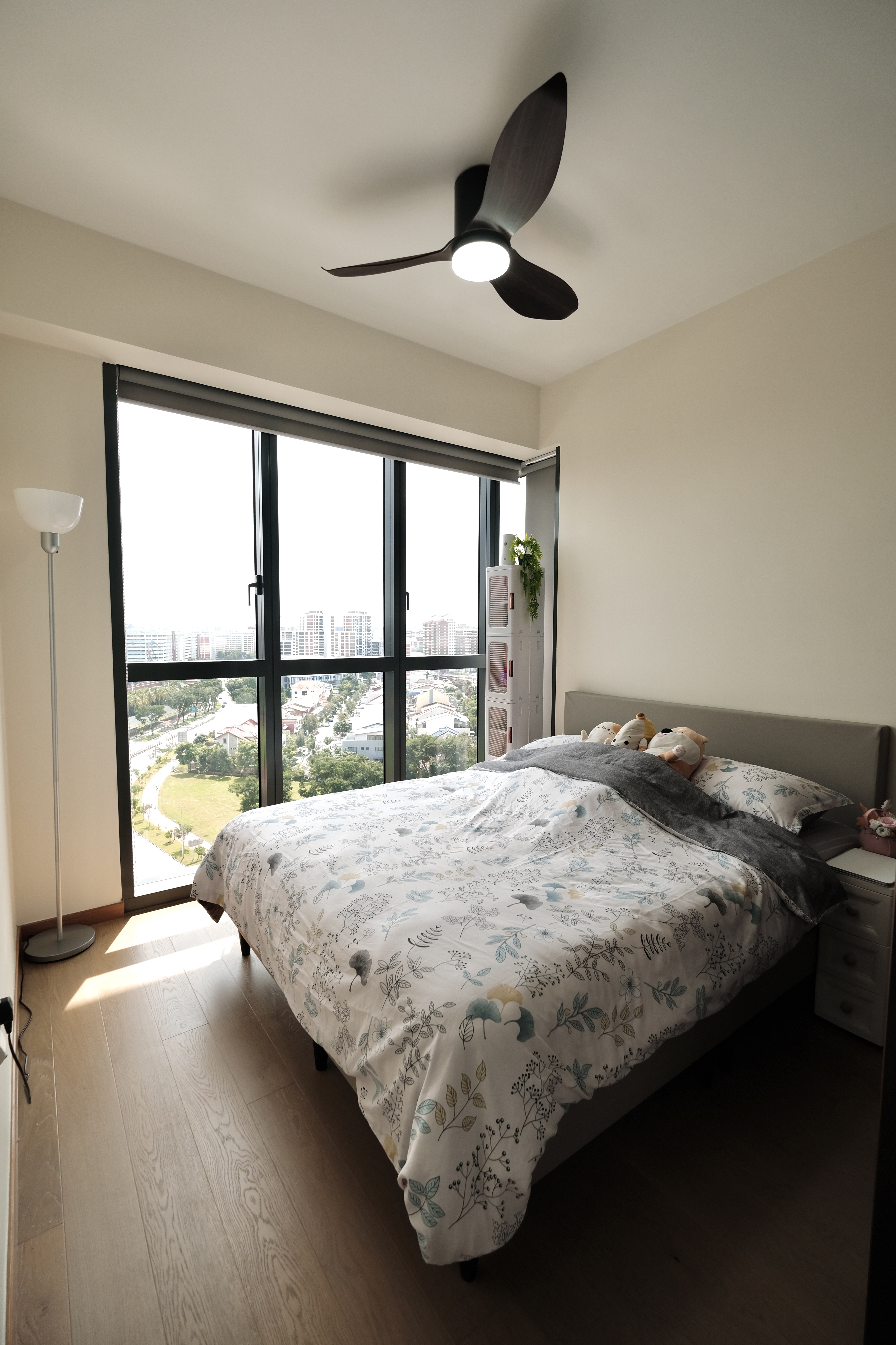 Minimalist Cozy Living in the North-East - Modern bedroom with large window, floor-to-ceiling windows, cityscape view