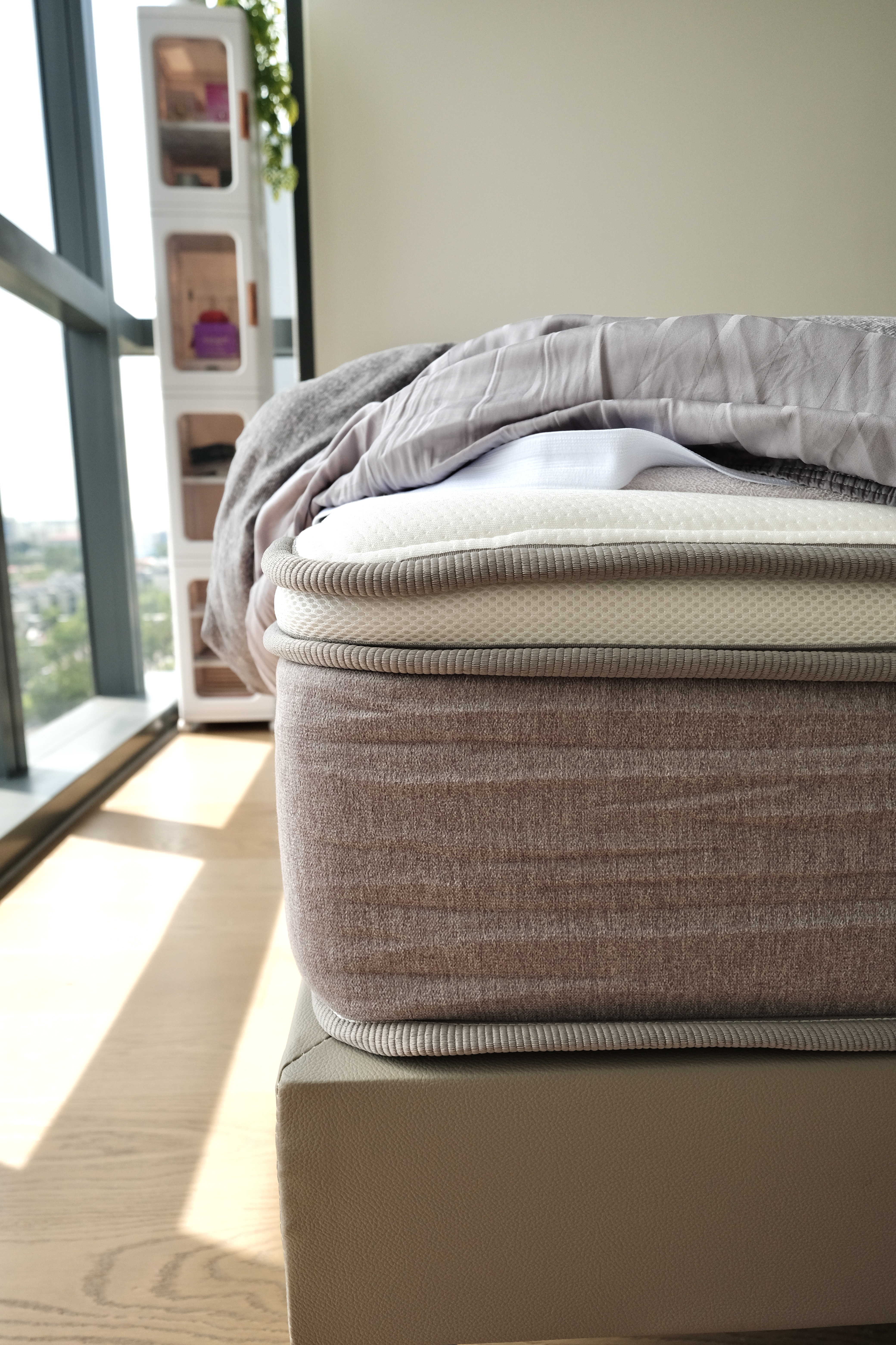 Minimalist Cozy Living in the North-East - Large windows, natural light, modern decor, neatly folded blankets, beige and