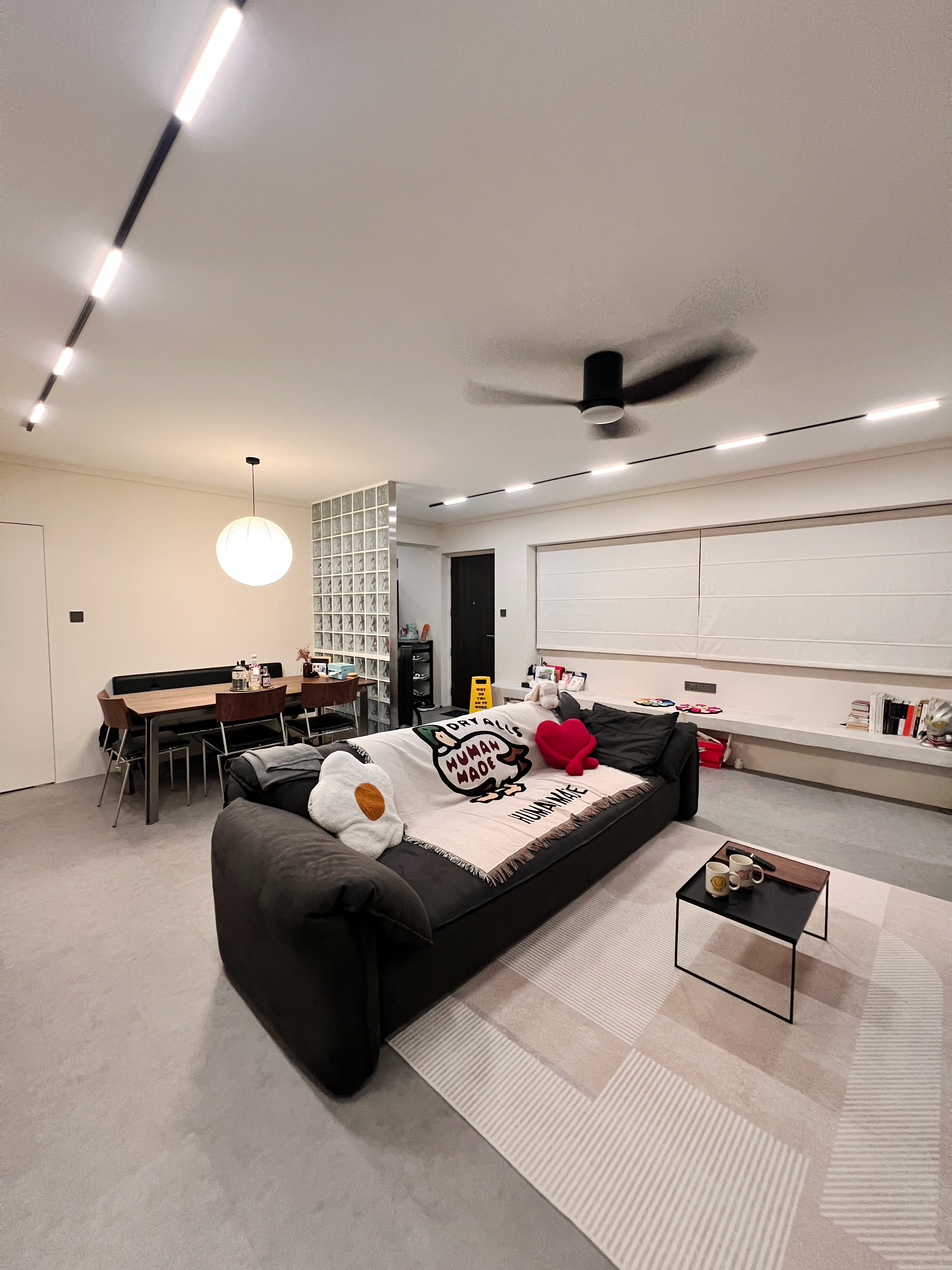 Transforming a 92' flat for 2 92's 🙉🙊 - Modern living room, minimalist design, cozy seating area, black sofa, white and