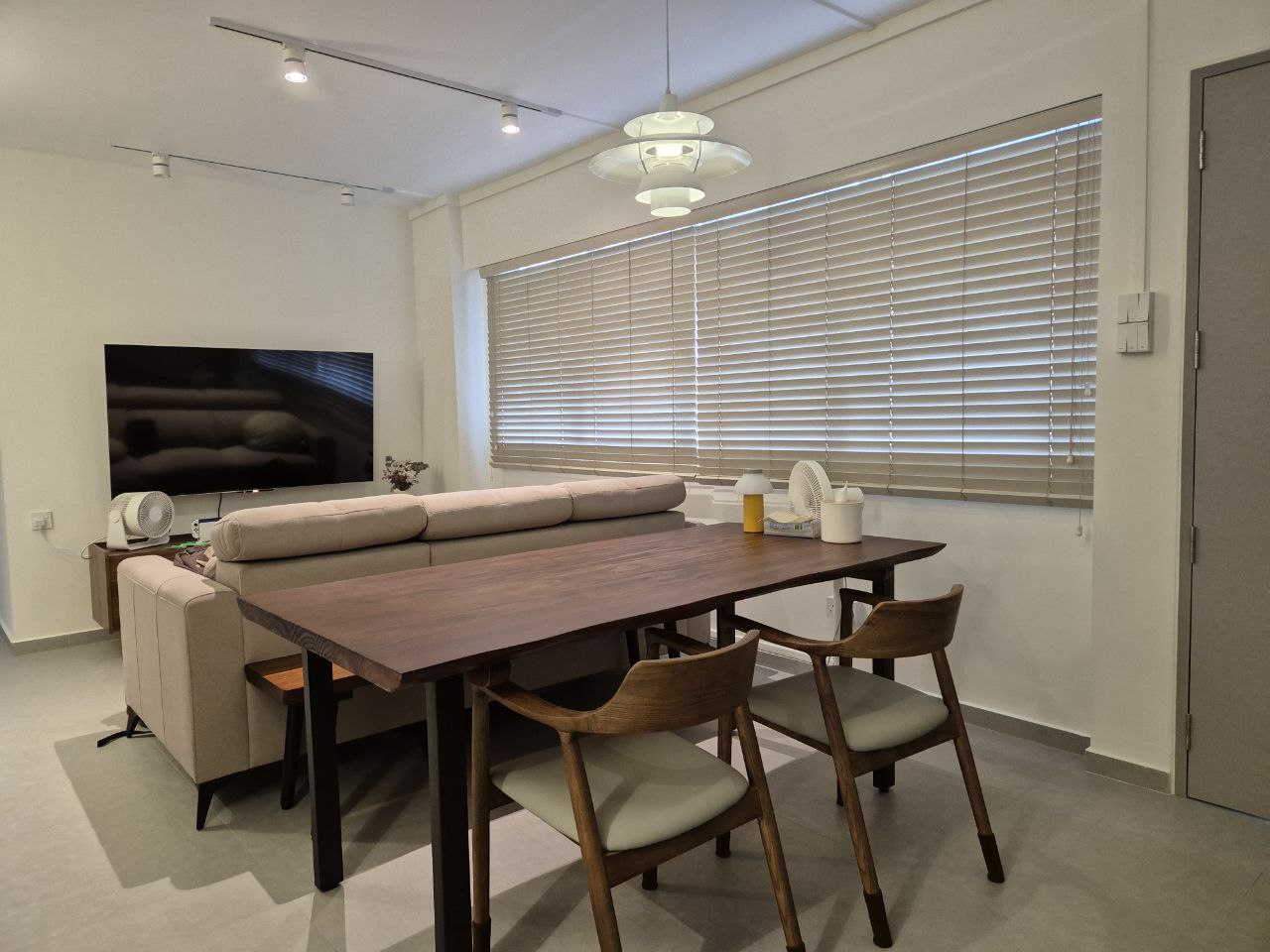 Dining-Area---zero-carpentry-for-flexibility-of-hosting-our-guests!