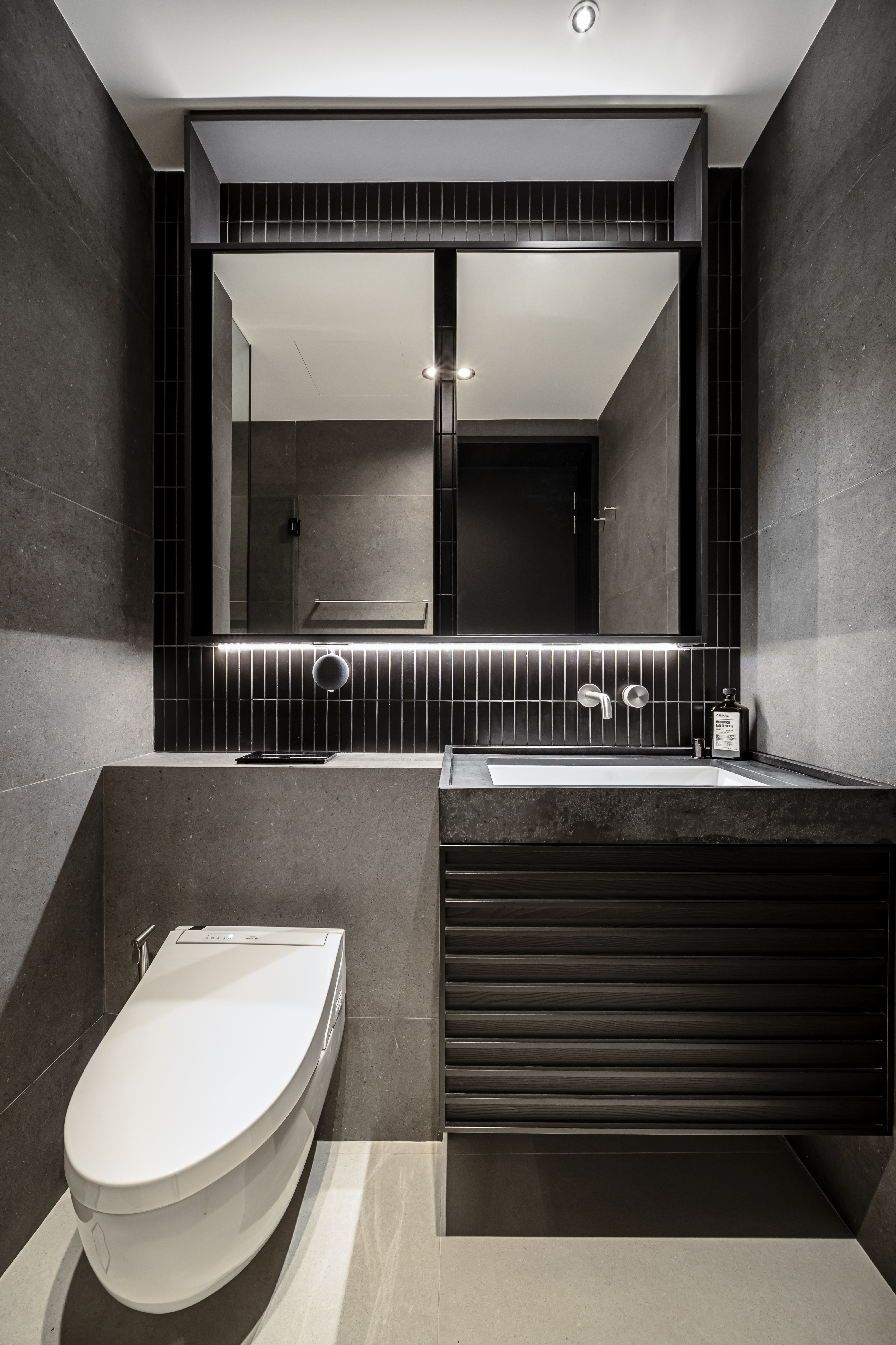 A Chic Modern Apartment Filled with Colors and Objects - Modern minimalist bathroom, sleek design, black and white color