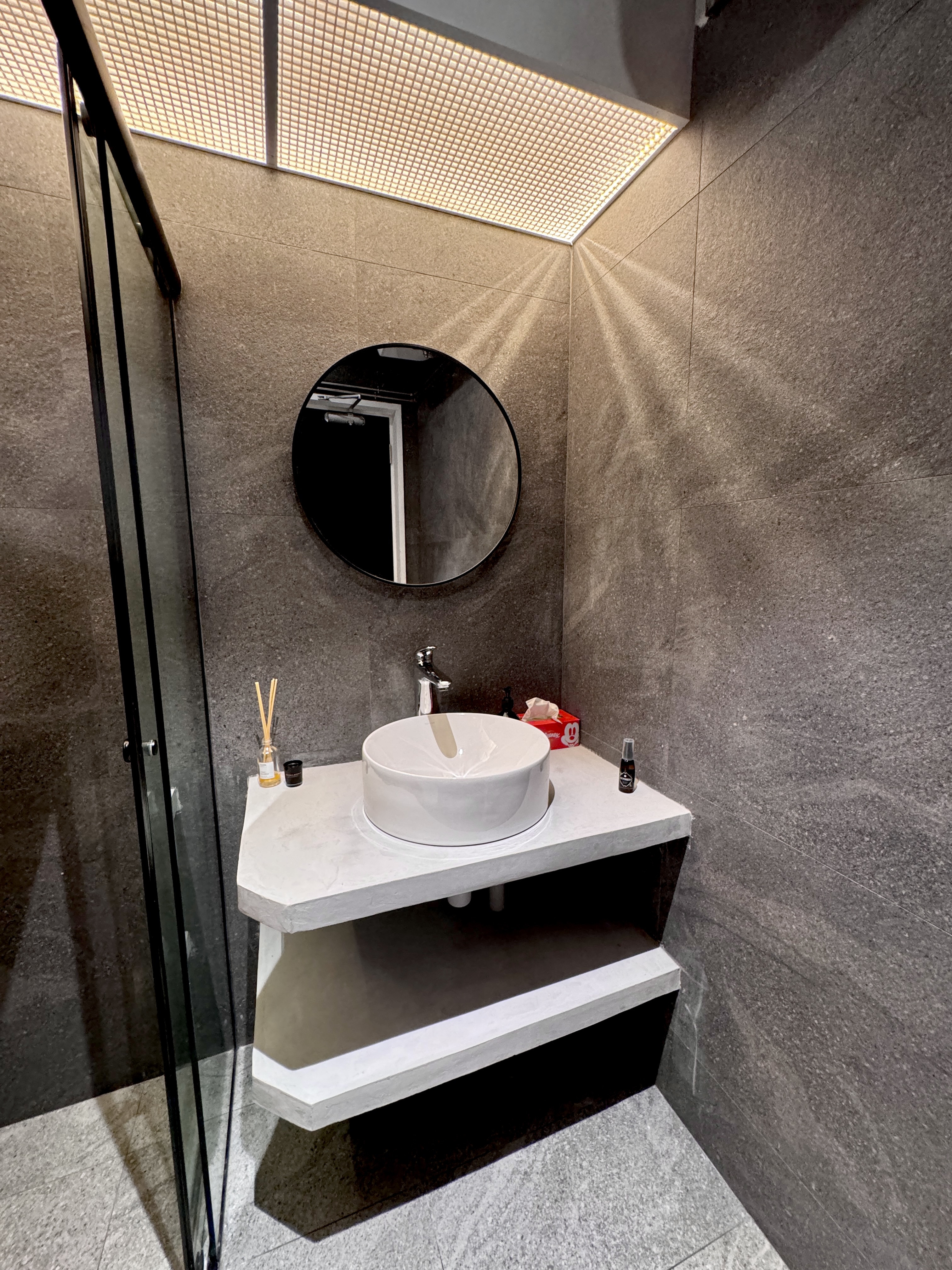 Check out this spacious dream home, a mix of Sabi Sabi & Industrial - Modern bathroom, sleek design, minimalist decor, round