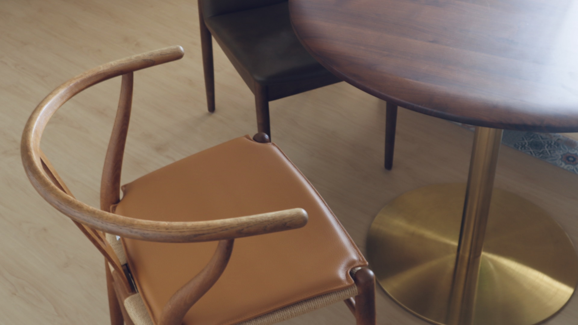 mobile-dining-space-for-two;-nomad-dining-room!-