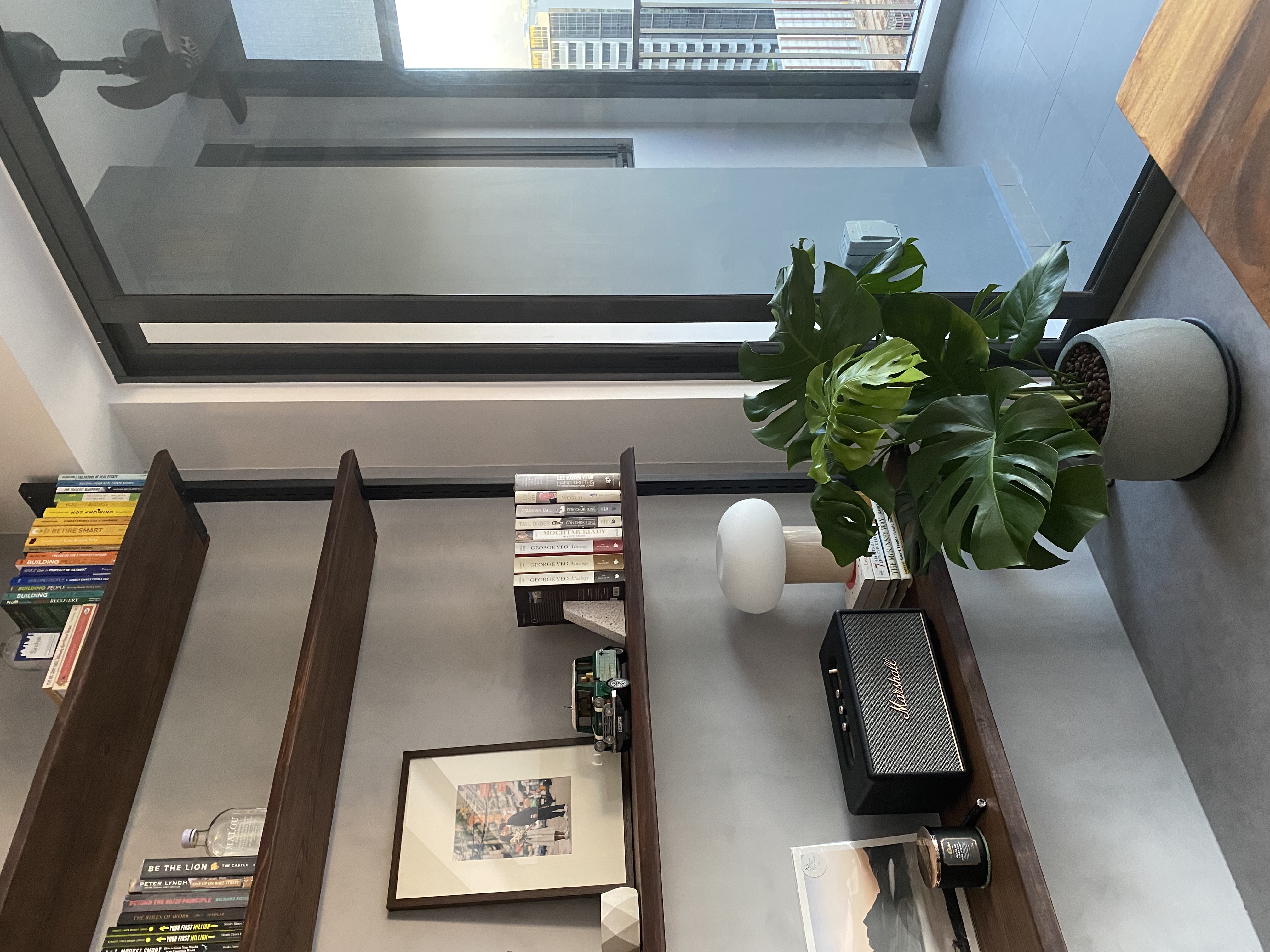 Dining, living, working and everything in between - smart home, modern decor, indoor plants, bookshelf, books, cozy corner