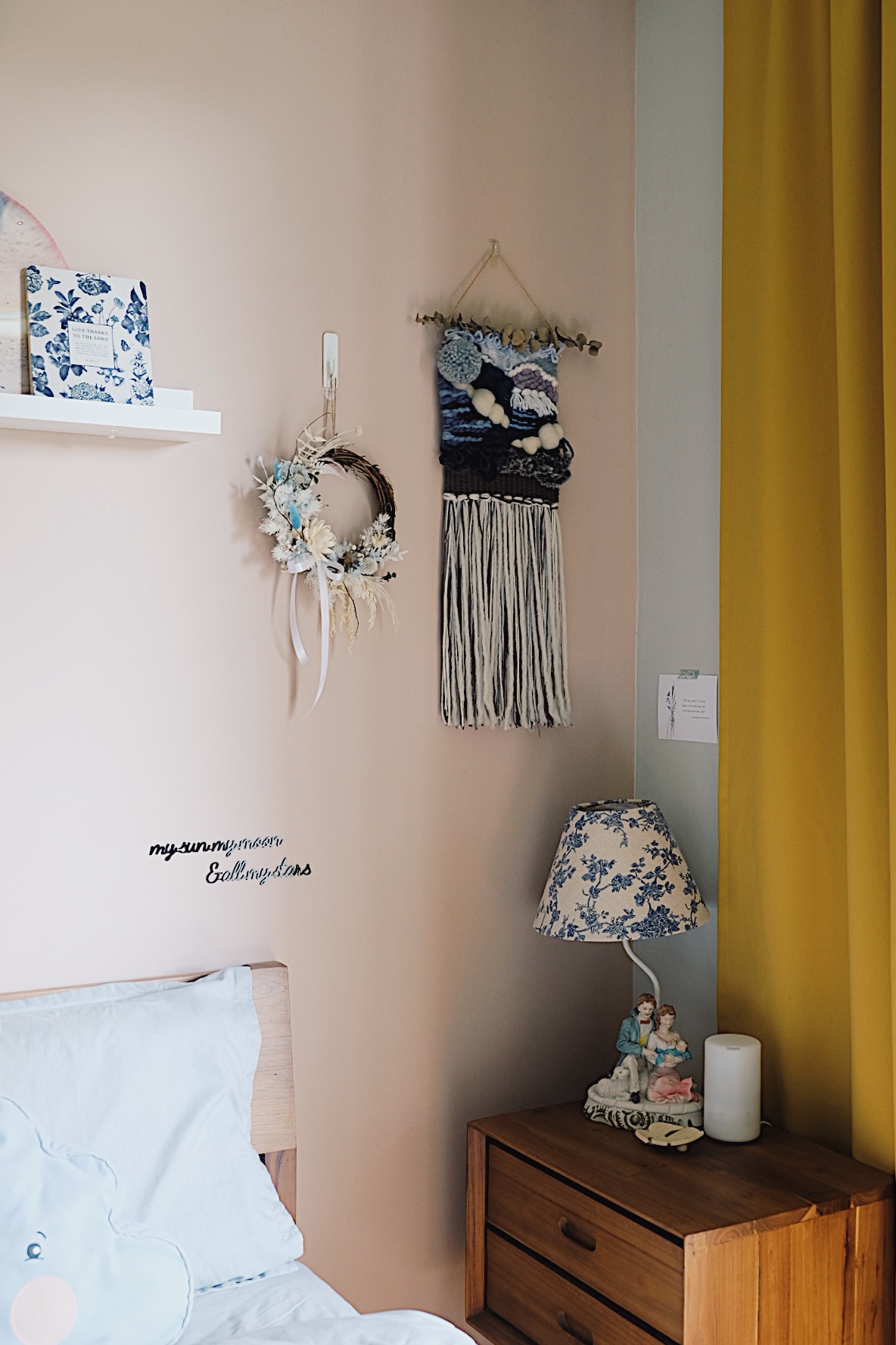 Cosy, tranquil and cottage home in a 2BR Dual-key Apt in the East - Floral wreath, pastel wall, cozy bedroom, soft lighting
