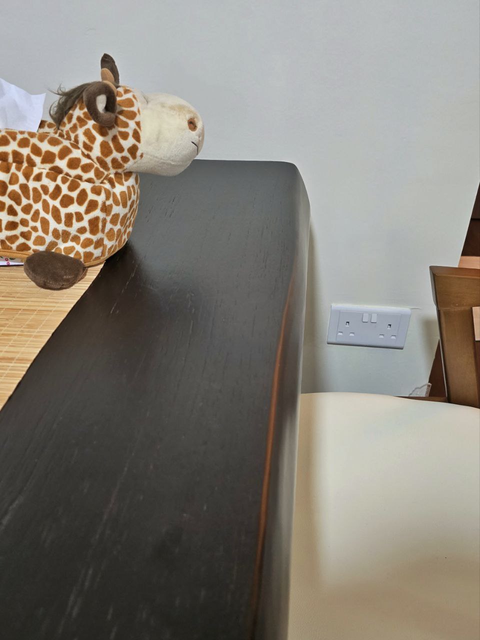 Warm & Cosy Taobao Dining Space - Giraffe plush toy, giraffe pattern, brown spots, white background, soft toy, cozy setting