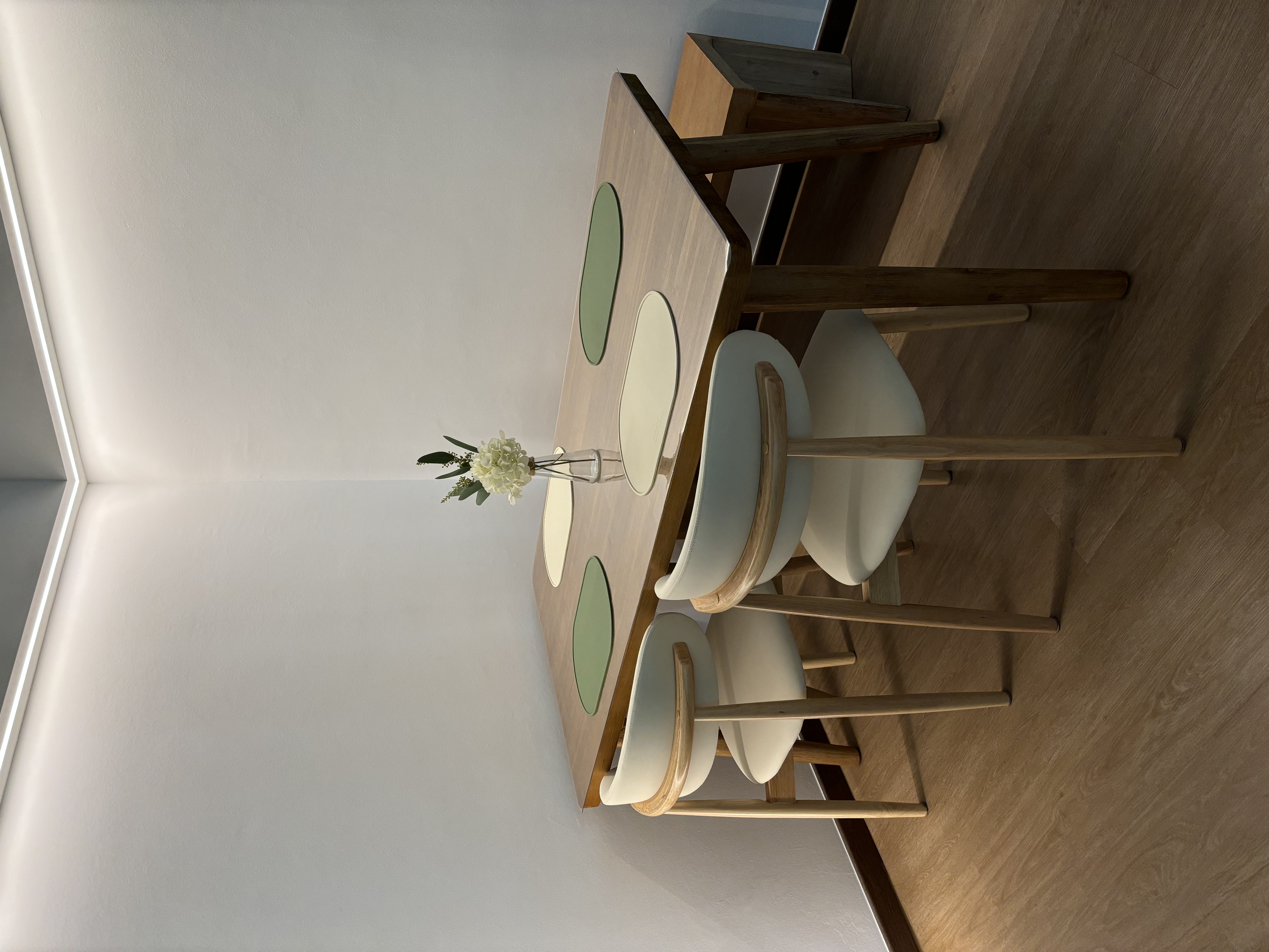 Our-Cosy-Space-for-Coffee,-Tea-&-Dining