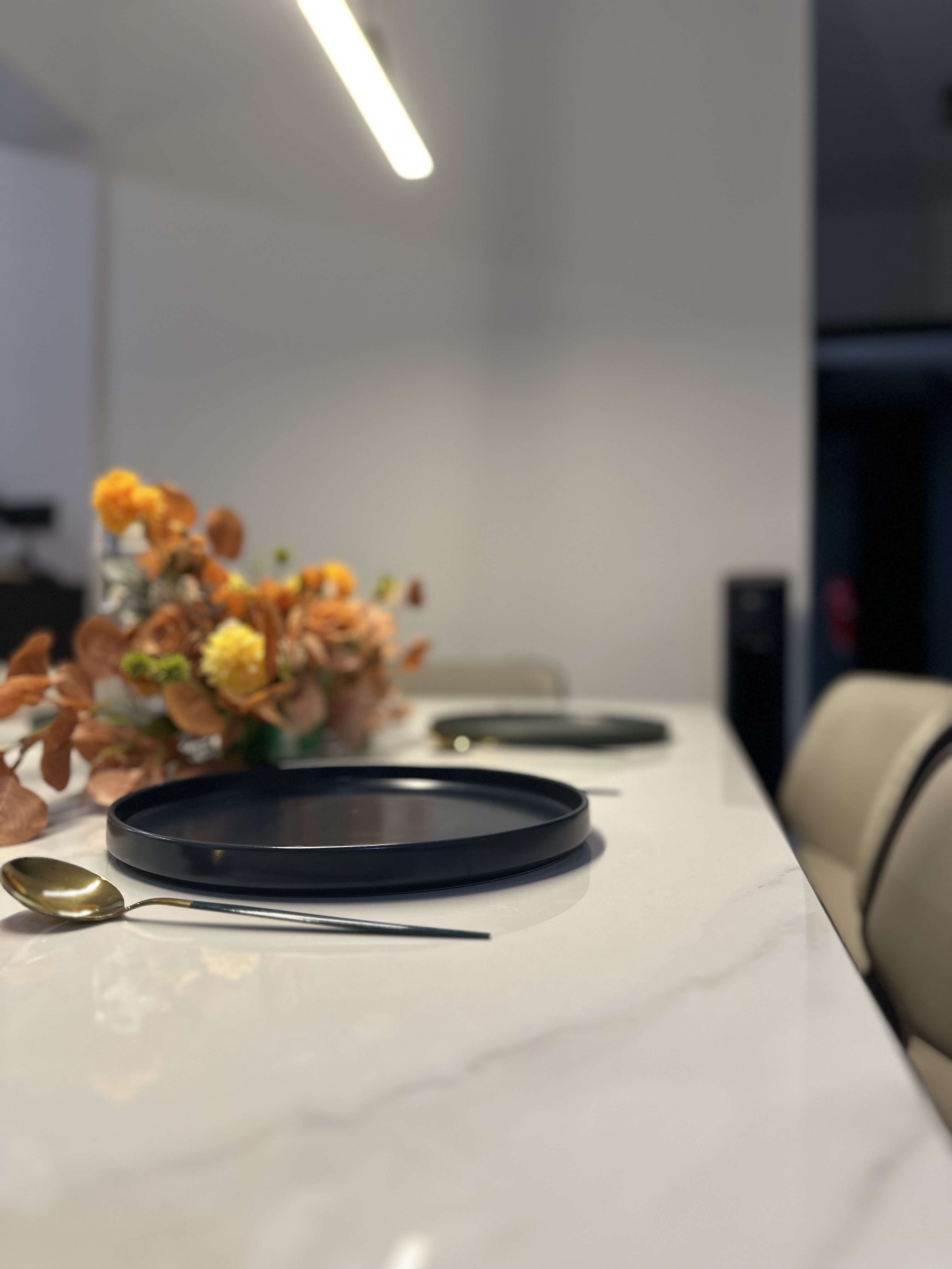 Amber-Hued-Dining-Space-🍂🍁🧡☕