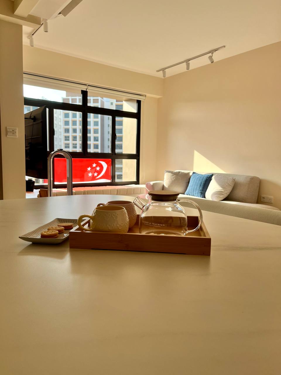 Dining-Space:-An-Extension-from-Kitchen-For-Maximised-Functionality