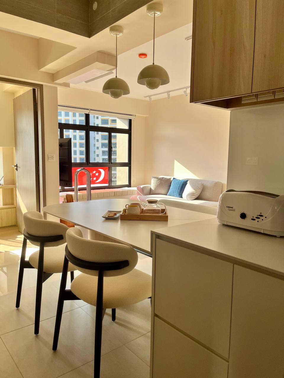 Dining Space: An Extension from Kitchen For Maximised Functionality - Modern kitchen with sleek design, minimalist furniture