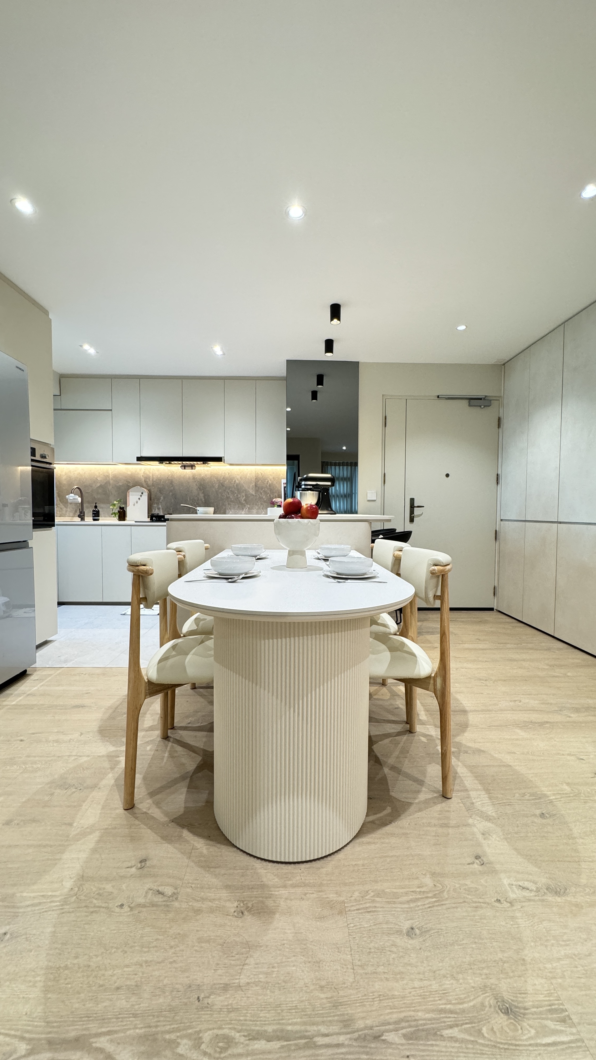 🍽️🍴🥄Finding-the-Perfect-Dining-Table-for-Constraint-Space