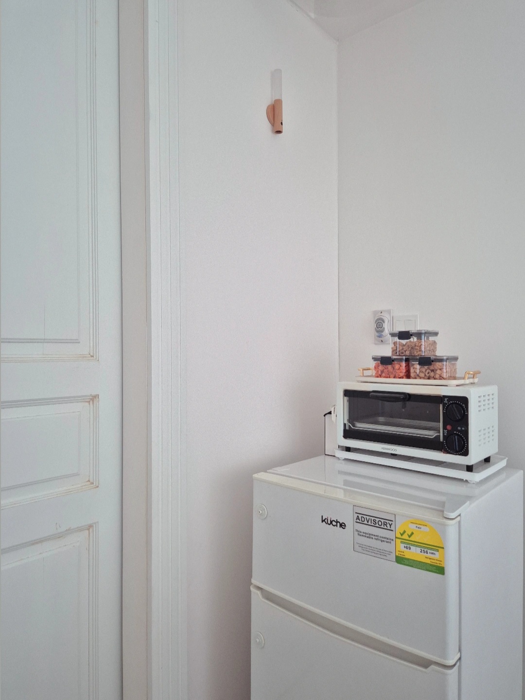 Hosting tips by punggoHField - White kitchen appliance, microwave oven, toaster oven, refrigerator, "Advisory" label, "69"