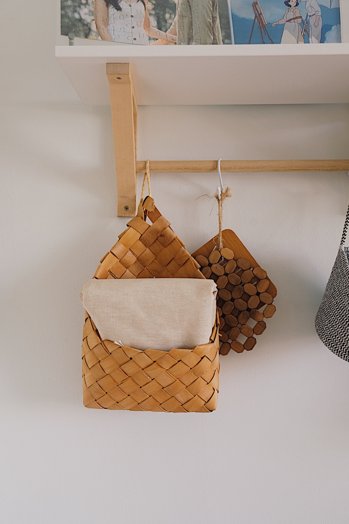 Styling a cosy dining nook in a small home - woven basket, woven bag, natural woven material, wooden shelf, hanging basket