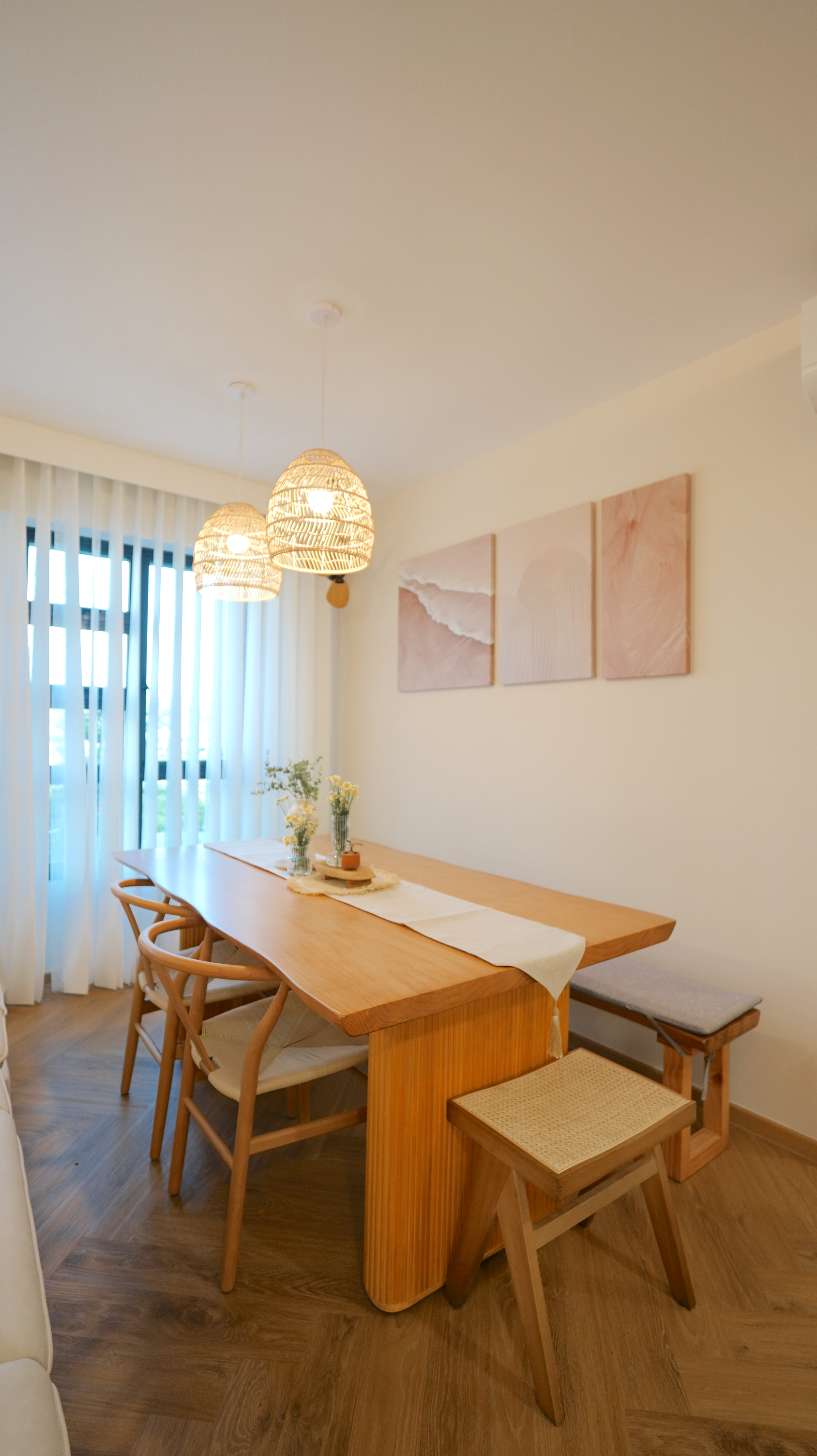 Communal-dining-space---Calming-vibes-with-a-touch-of-modern-farmhouse