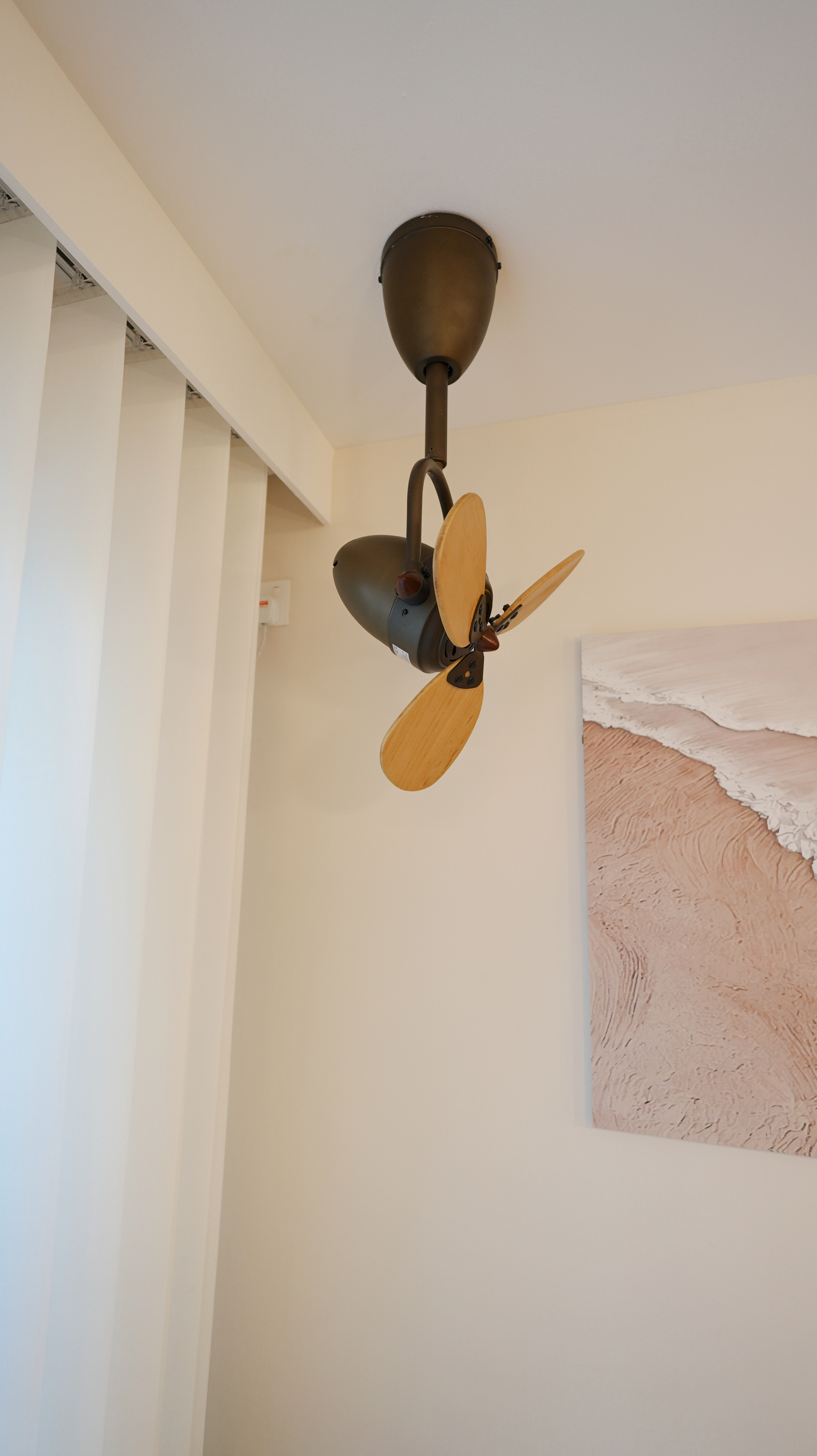 Communal-dining-space---Calming-vibes-with-a-touch-of-modern-farmhouse