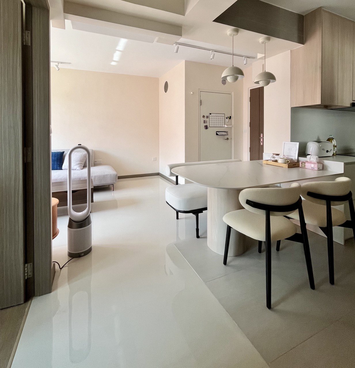 Dining-Space:-An-Extension-from-Kitchen-For-Maximised-Functionality