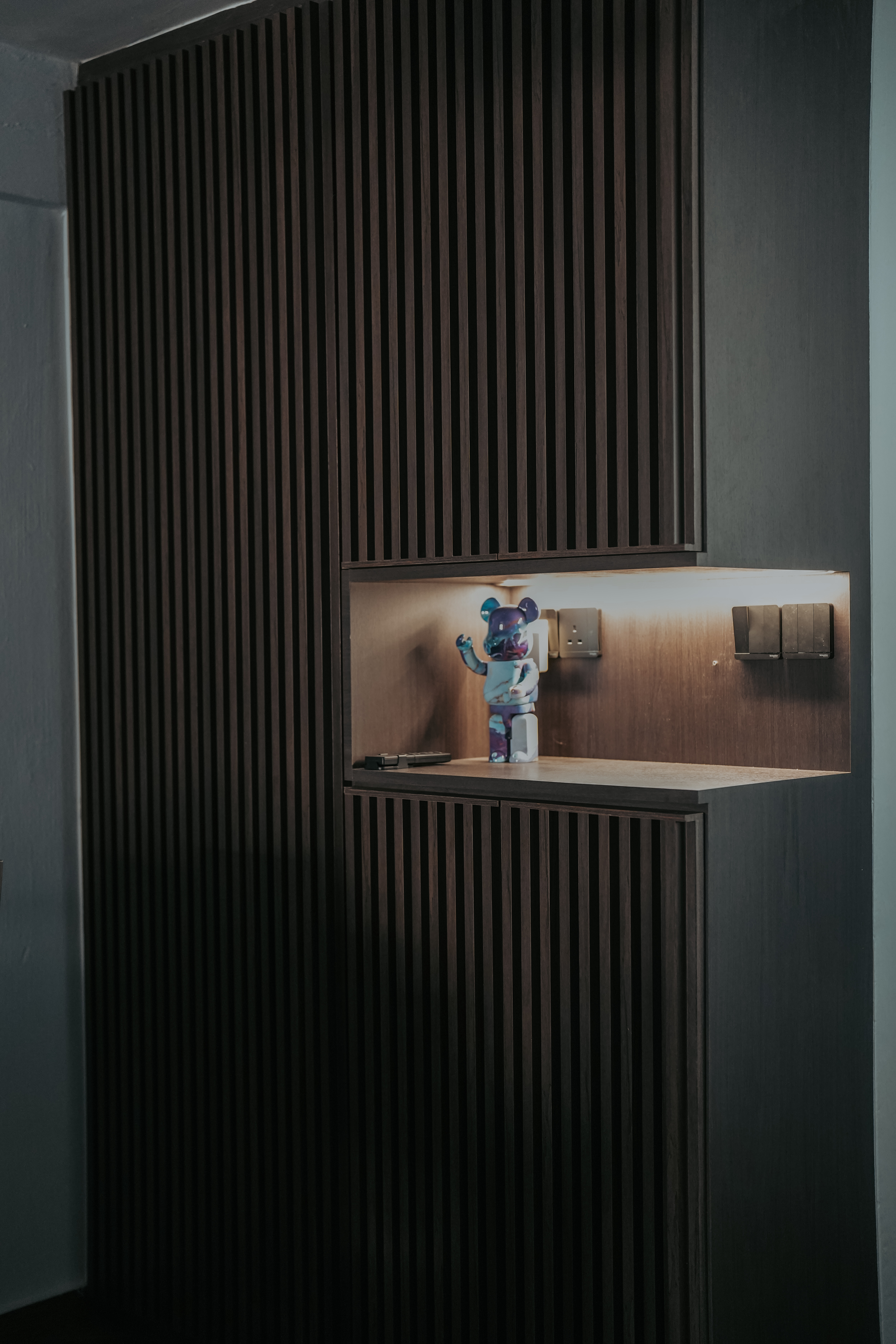 Take-a-walk-in-our-modern,-dark-humble-4-room-abode!