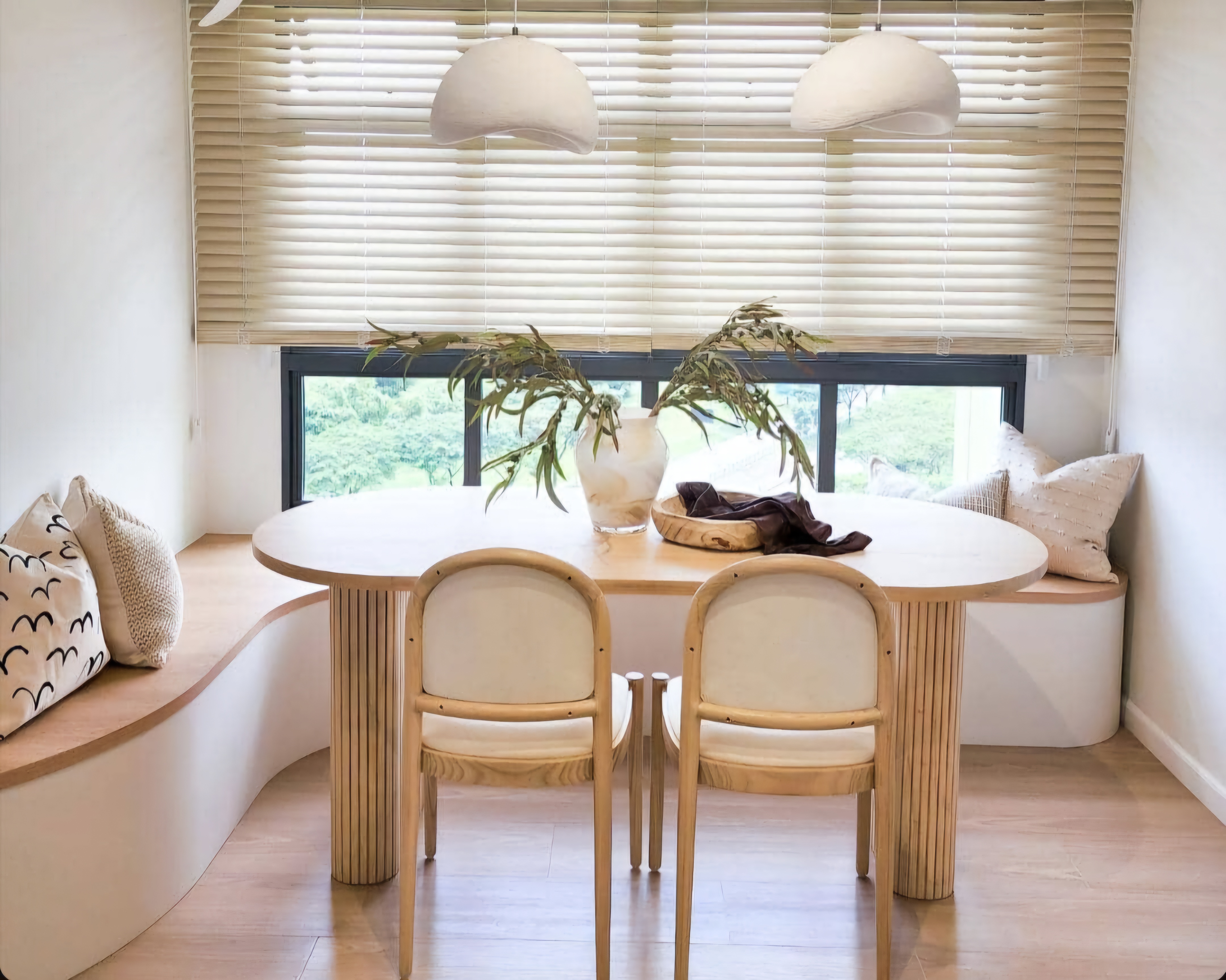 Renders vs. Reality: A Visual Journey - Modern dining room, minimalist design, cozy atmosphere, natural light, wooden