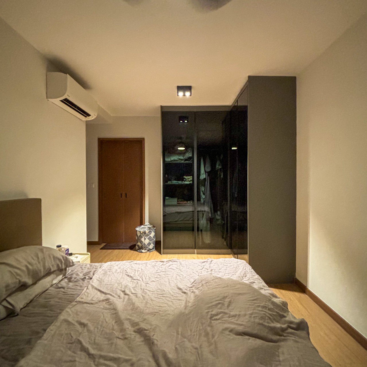 Cozy-bedroom-with-muted-tones-