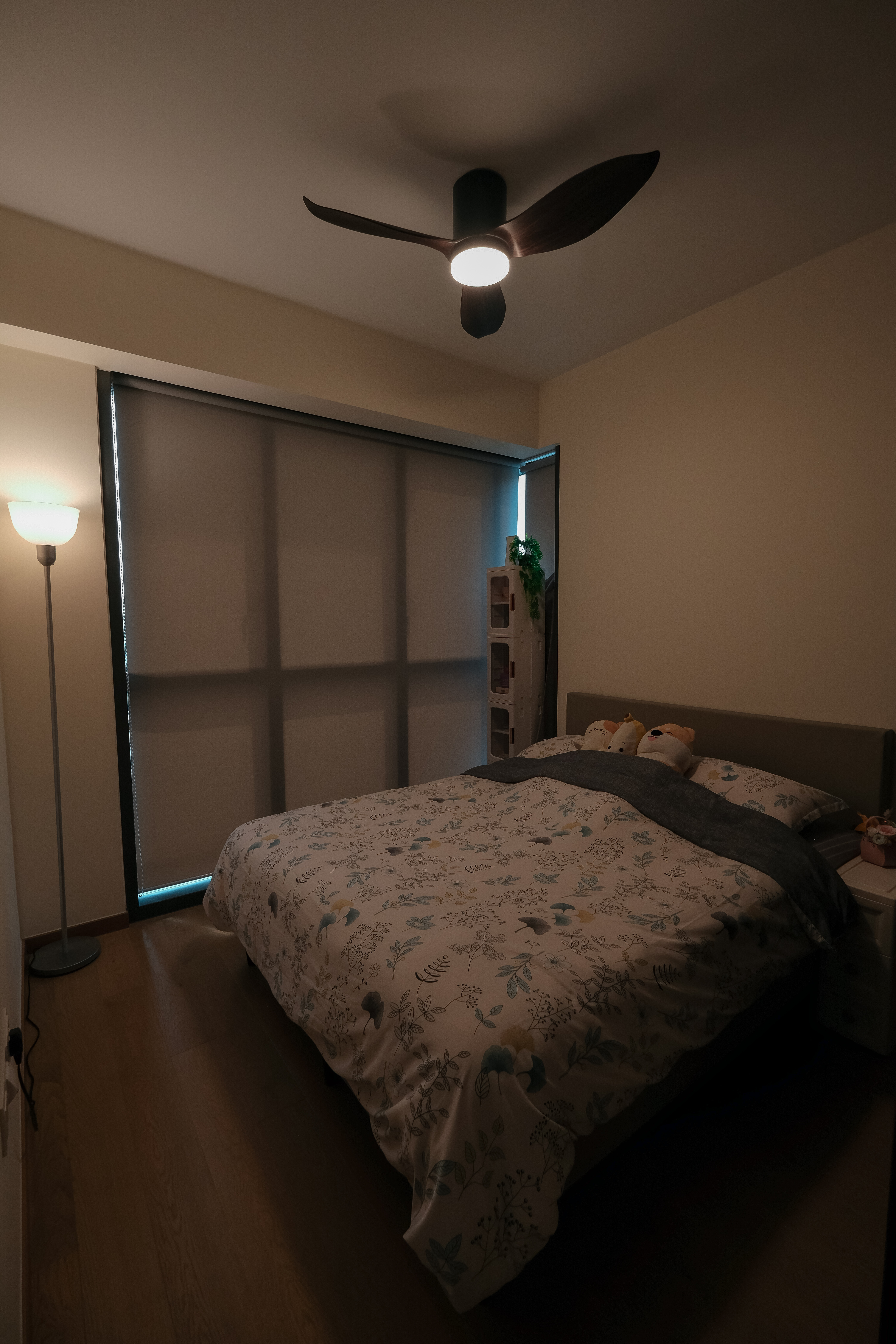 Embrace the simplicity and functionality of the bedroom!  - Bedroom with ceiling fan, wooden floor, large window with blinds