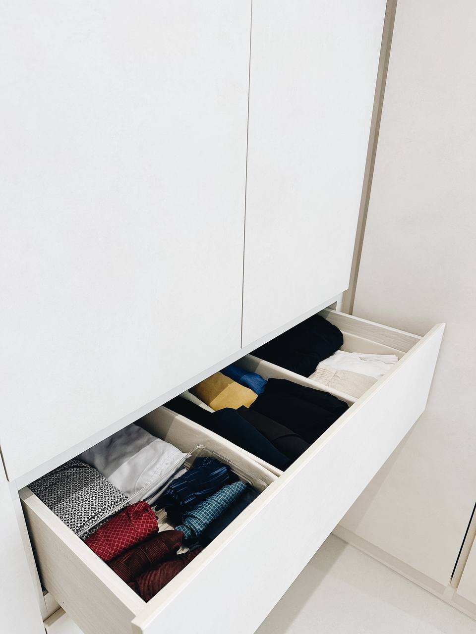 Our Bedroom: 5 Tips for a cozy, clutter-free bedroom!  - White wardrobe drawer, neatly organized clothes, drawer