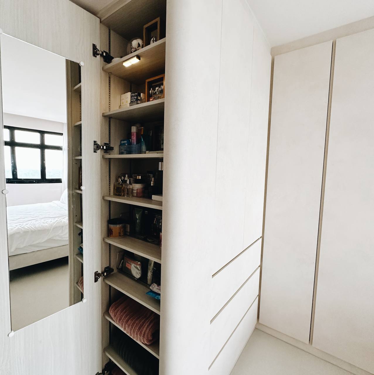 Our Bedroom: 5 Tips for a cozy, clutter-free bedroom!  - Wooden wardrobe with mirrored doors, neatly organized shelves, soft