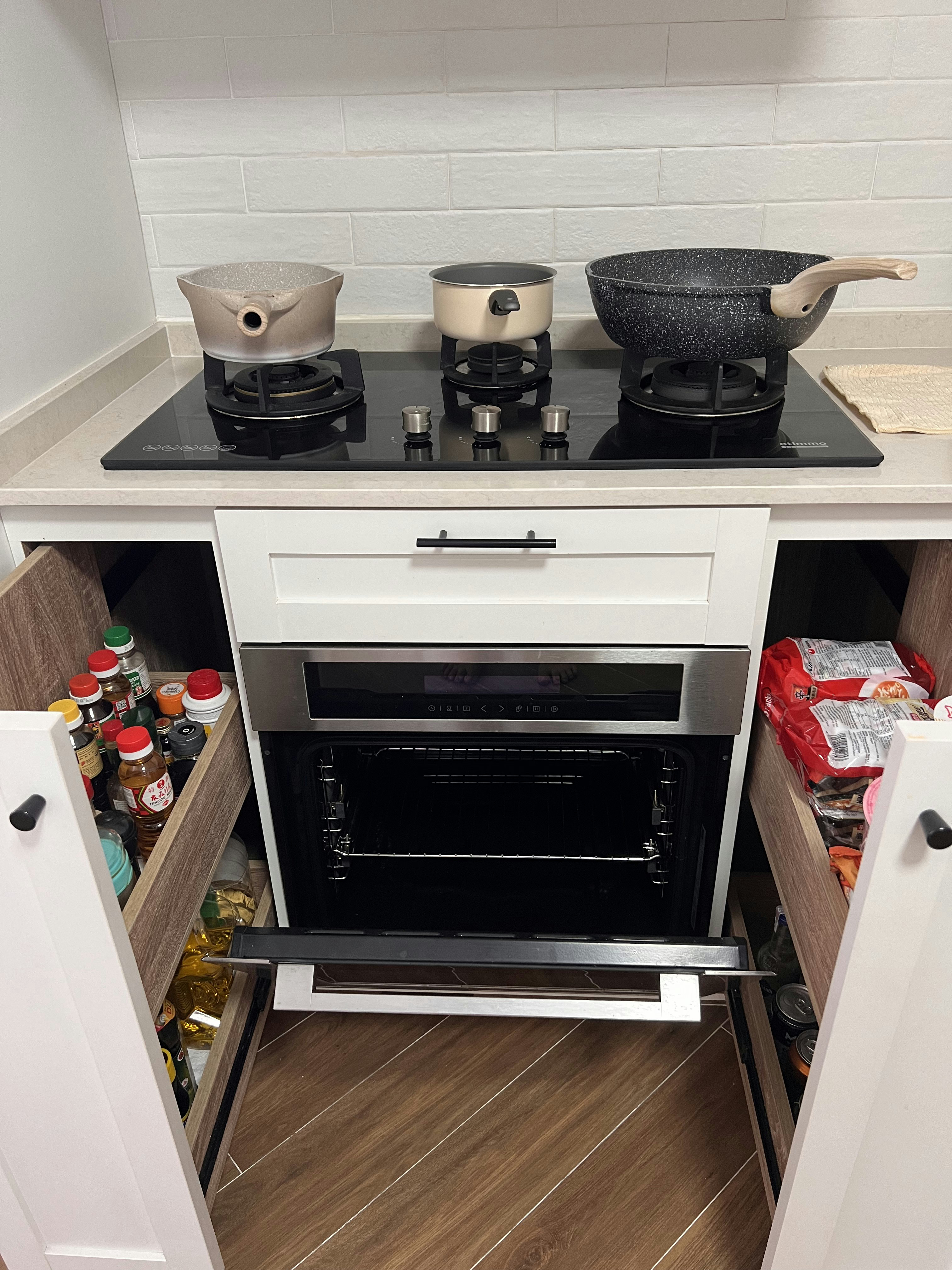 Renders vs Reality: Classic Farmhouse 4rm HDB Kitchen Edition - stainless steel stove top, black stovetop, gas stove, black