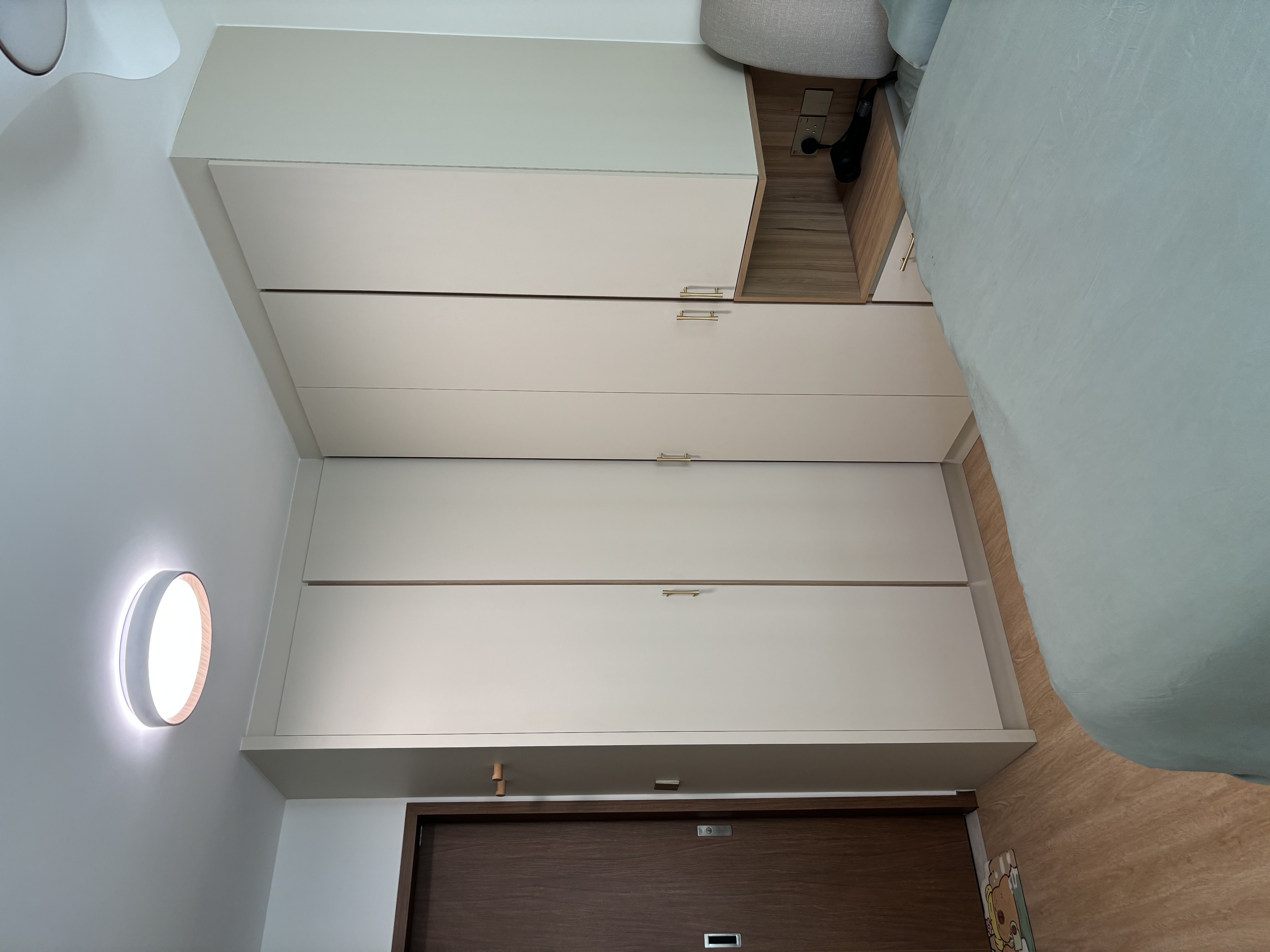 Maxmising walking space in our coastal hues bedroom - White cabinet, recessed lighting, minimalist design, wooden floor