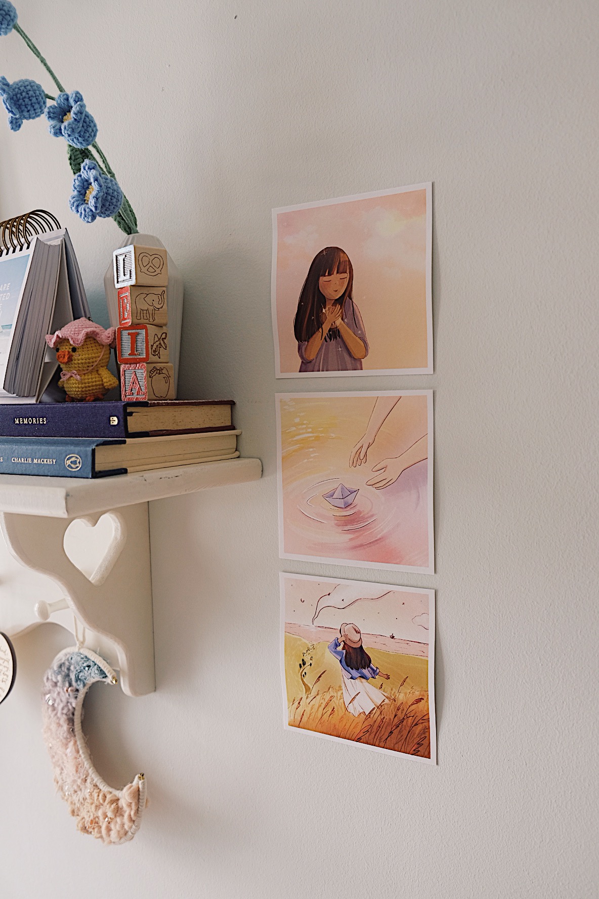 Our bedroom with a kitchenette: Transformation from 2 to 2+1 to 3-in-1 - Memory shelf, blue crocheted flowers, pastel wall