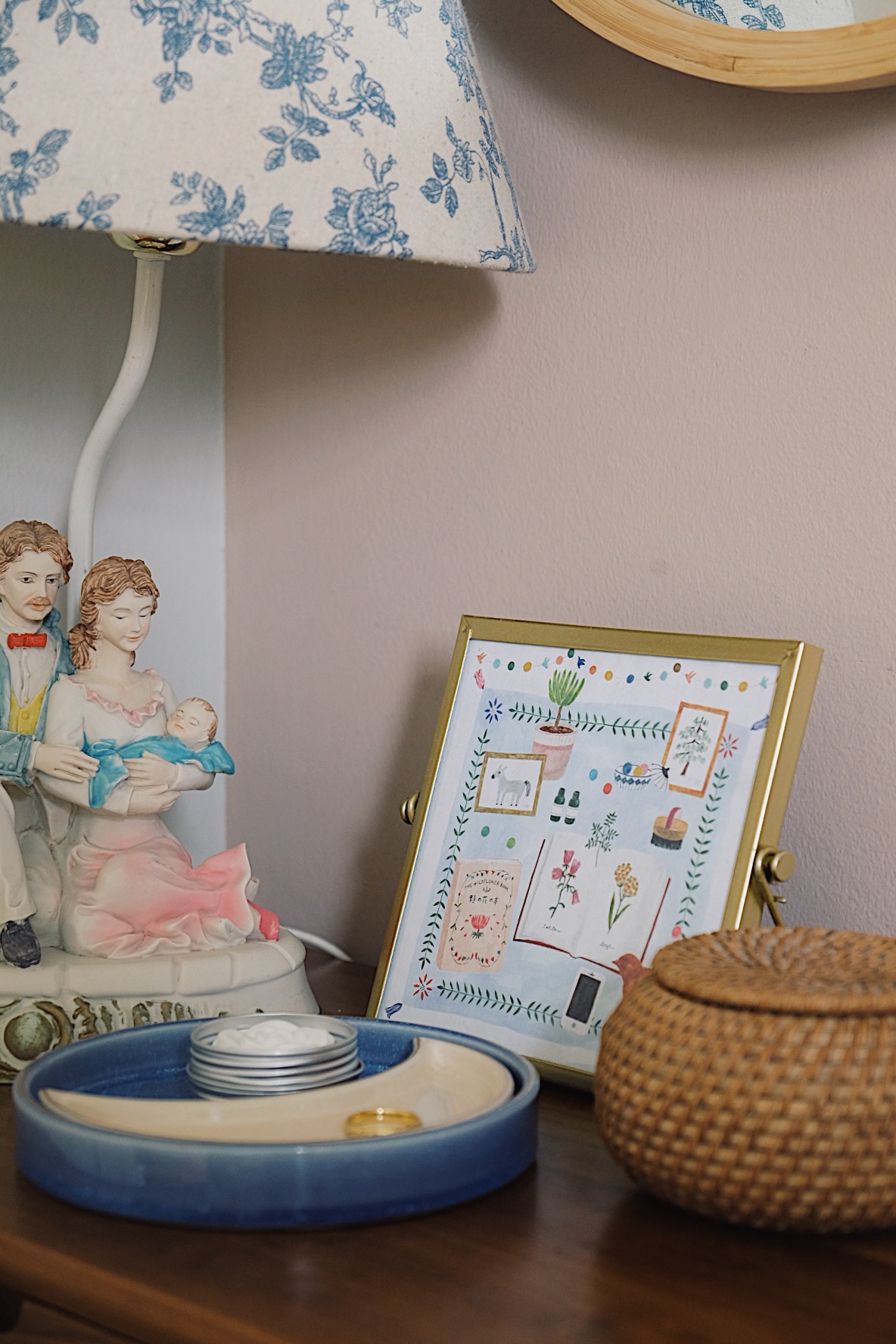 Our bedroom with a kitchenette: Transformation from 2 to 2+1 to 3-in-1 - Floral-patterned lampshade, vintage figurine, family