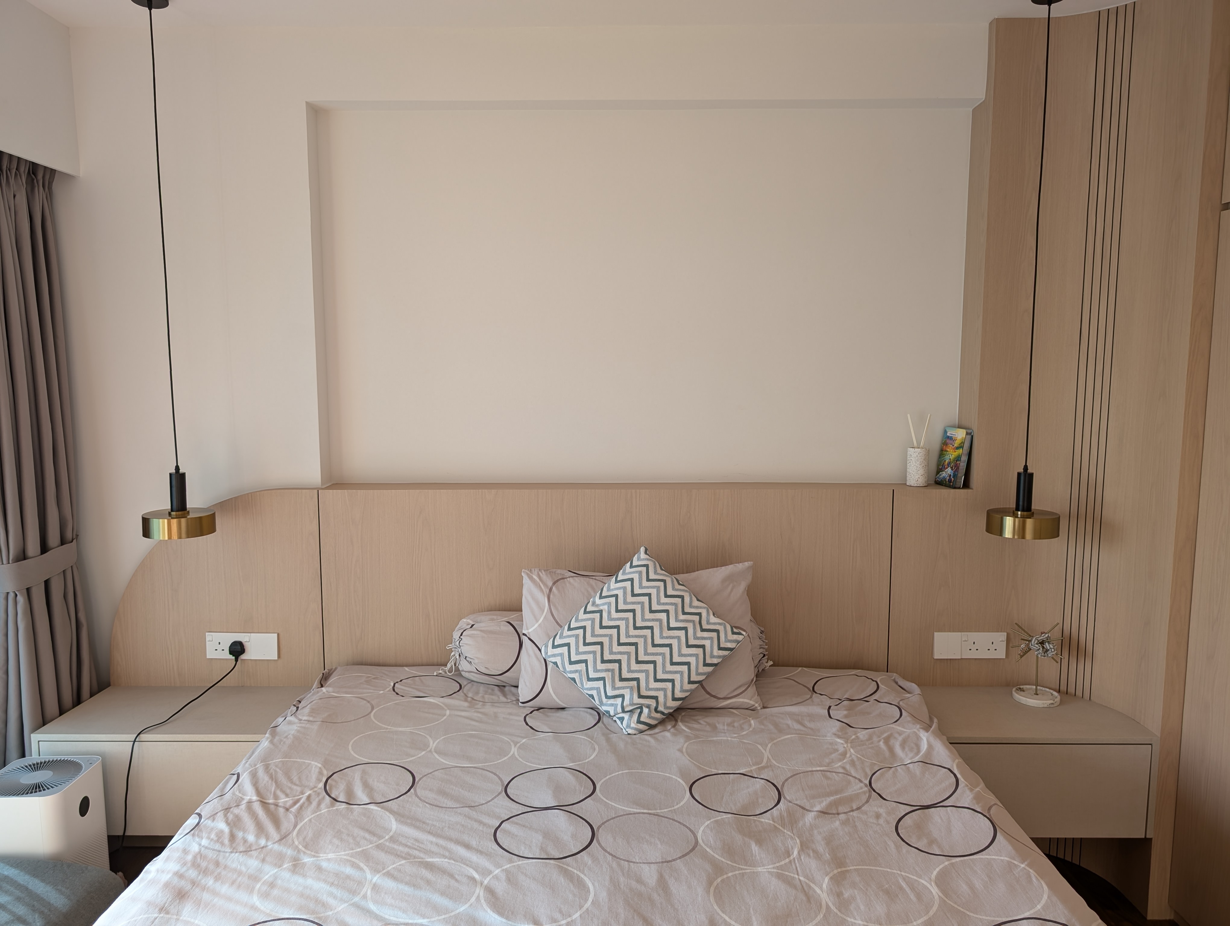 Spending the night with some curves 🍑 - Modern minimalist bedroom, neutral color palette, wooden headboard, contemporary