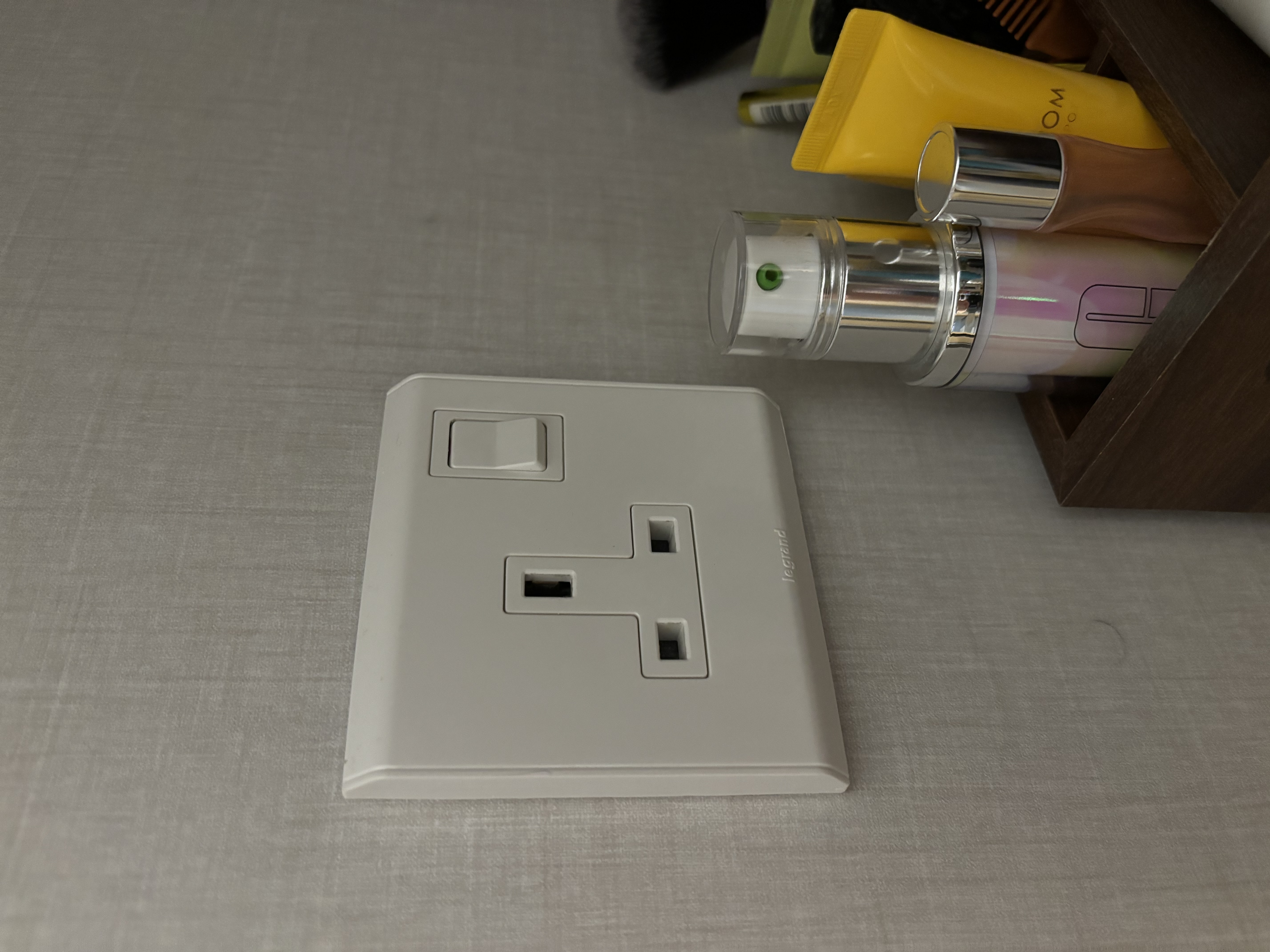 Master Bedroom: A practical, cosy haven - Light fixture, power outlet, wall switch, modern design, minimalist style, home