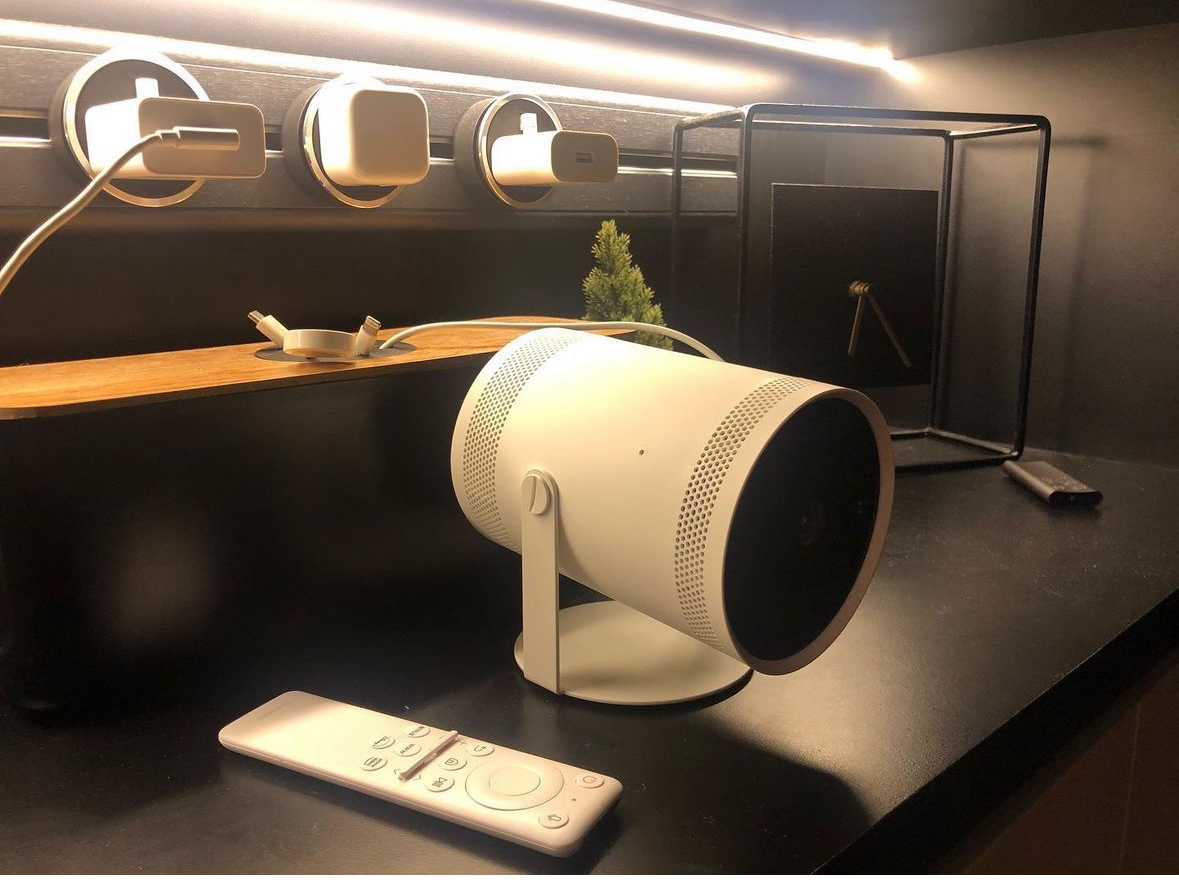 Lights, Cameras, Flash: Warm Lights All The Way in a 4Room BTO - smart home, wireless technology, smart speaker, remote