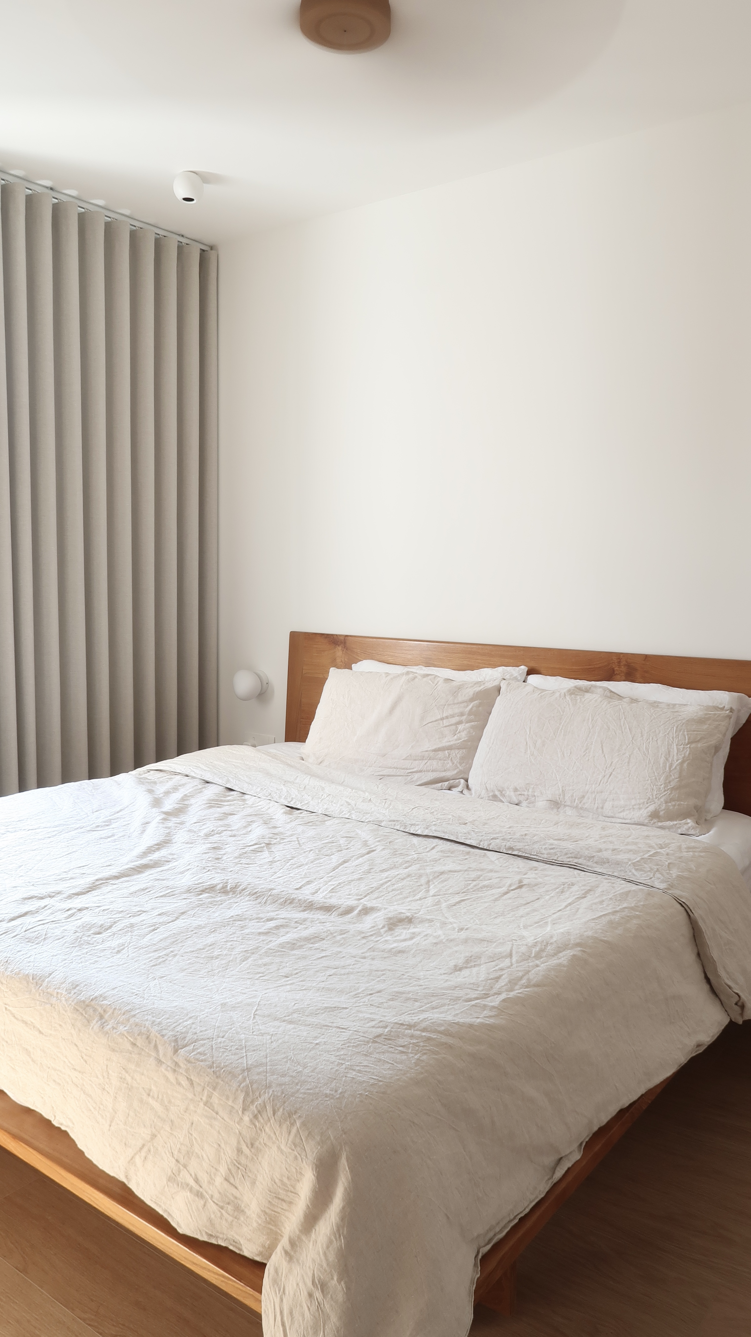 Master Bedroom: A Peaceful Retreat - Minimalist bedroom, modern design, neutral color palette, large bed, wooden headboard