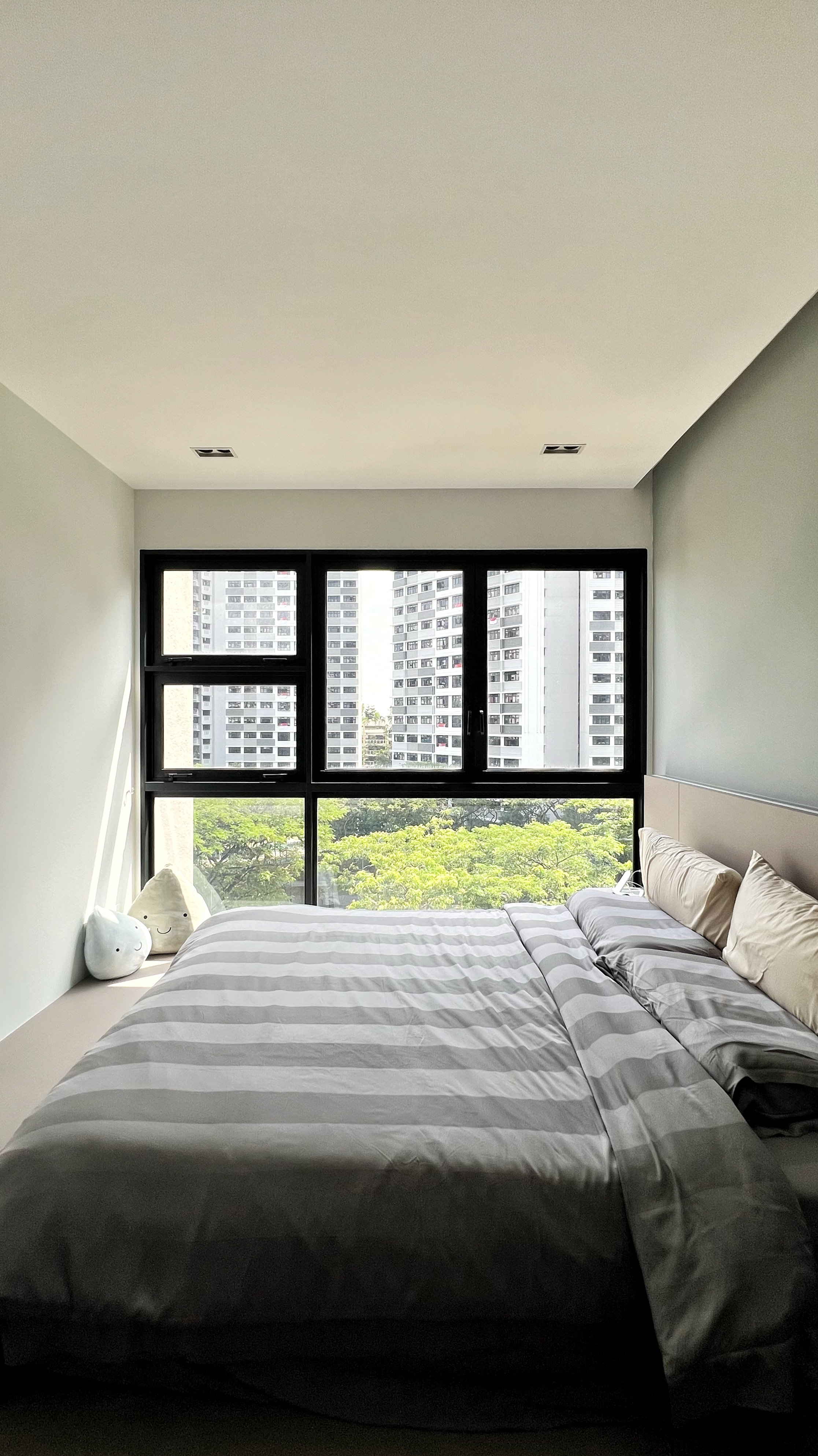 Unwind-and-Recharge:-A-Minimalist-Yet-Cosy-Bedroom-Retreat