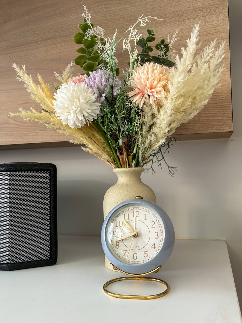 From-Day-to-Night:-Japandi-Living-Space-With-Collectables