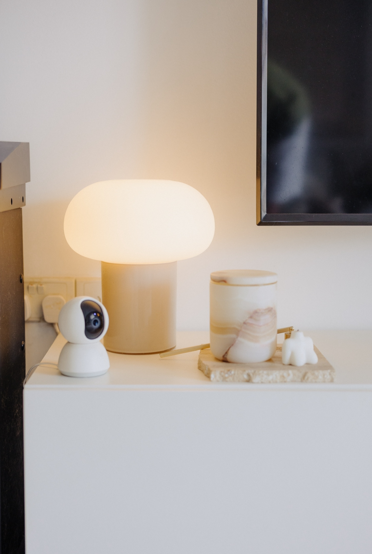 Bright And Airy Living Room: With Zero Reno Or Built-In, Only Styling! - smart home, modern decor, white robot, glowing lamp