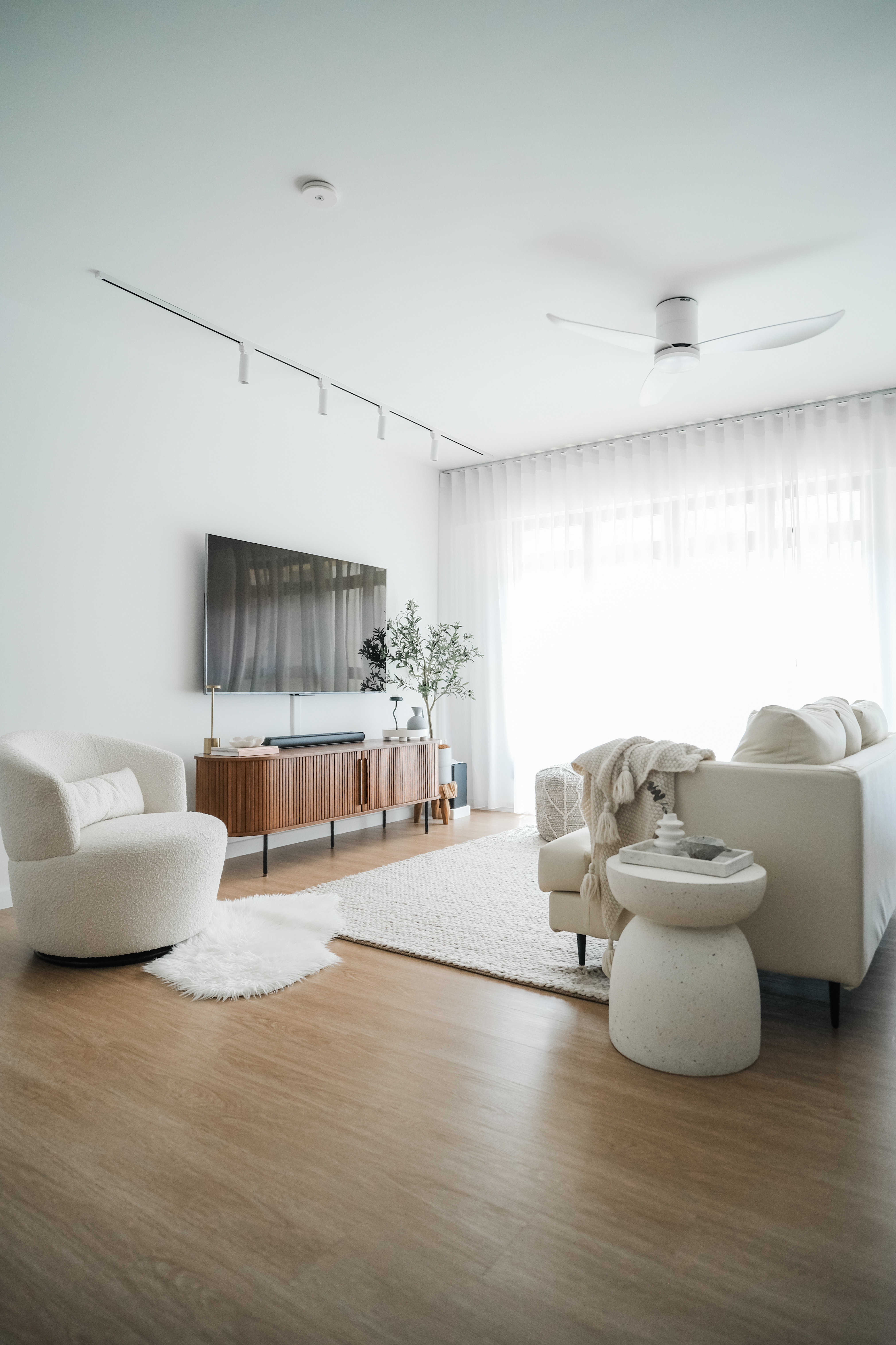 Comfort-in-Style:-How-$3.5k-Loose-Furniture-Elevates-CozyLiving-Room