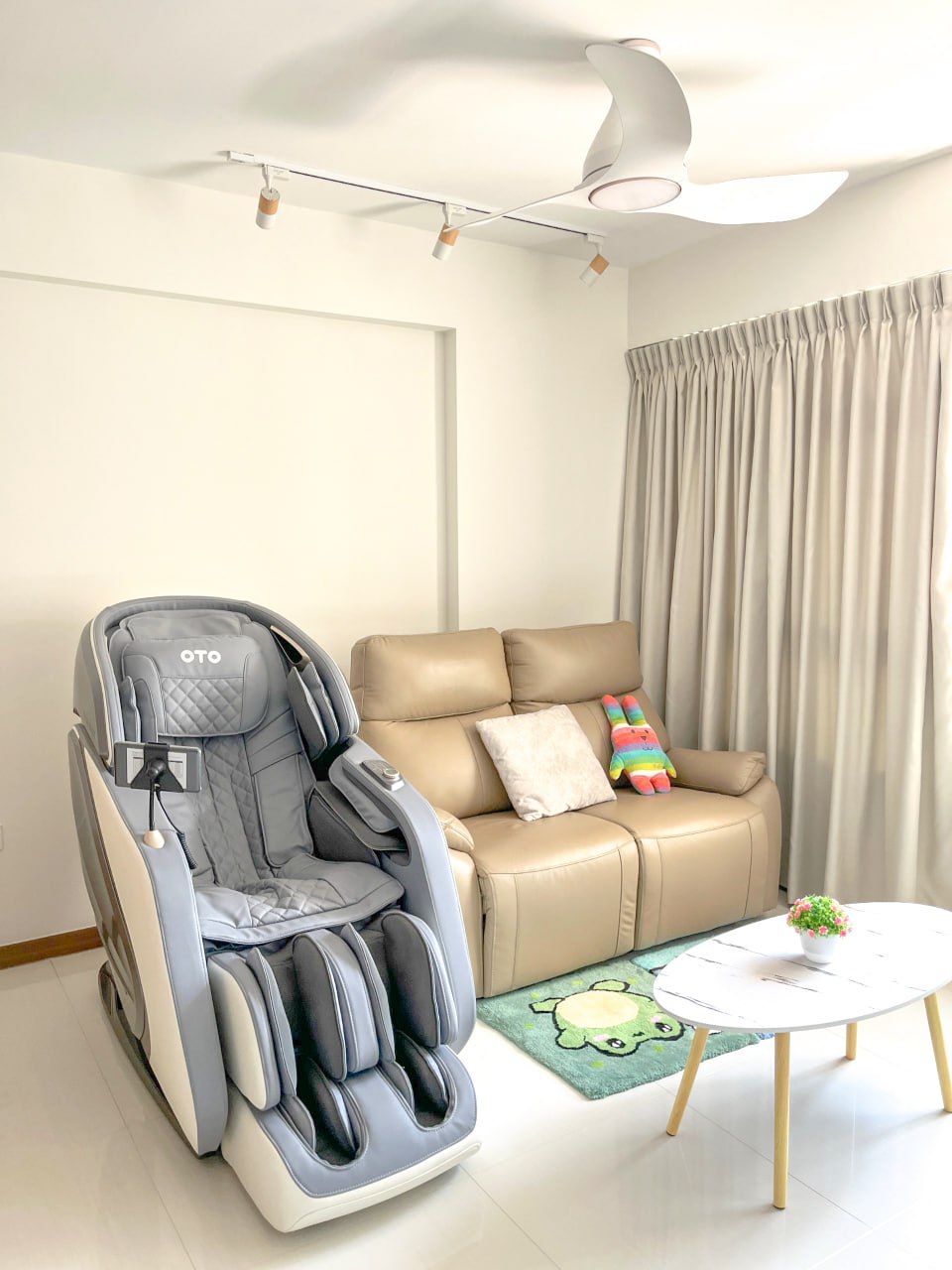 Unwind-and-Relax-in-our-2+1-Sofa-Combination!-