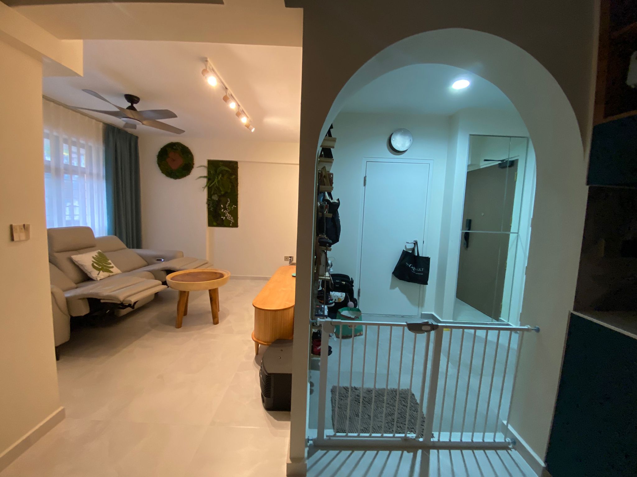 Zero built-in cozy living room with Greeneries - Modern living room with beige sofa, round wooden coffee table, floor lamp