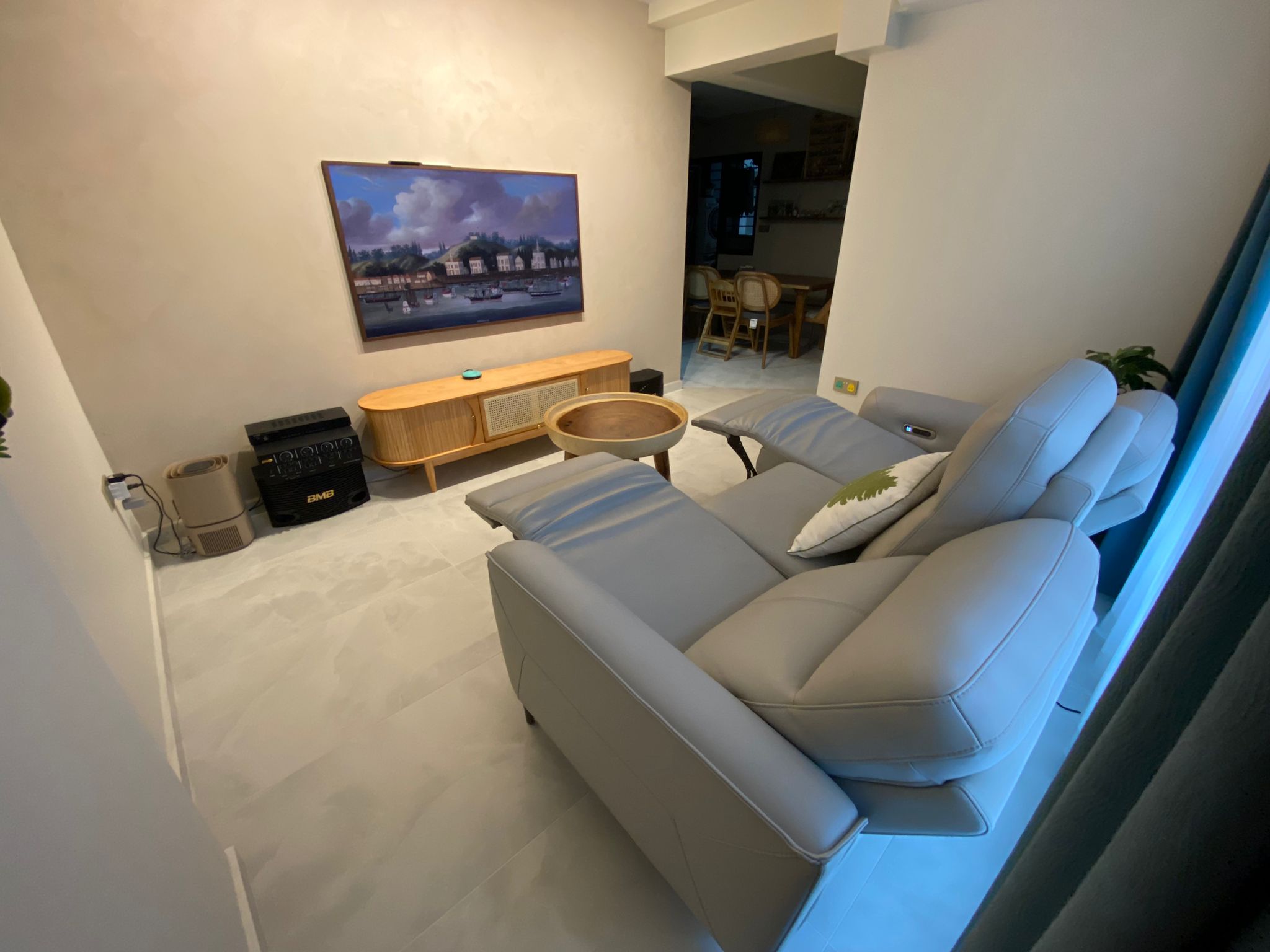 Zero built-in cozy living room with Greeneries - Modern living room, cozy seating, gray sectional sofa, wooden coffee table