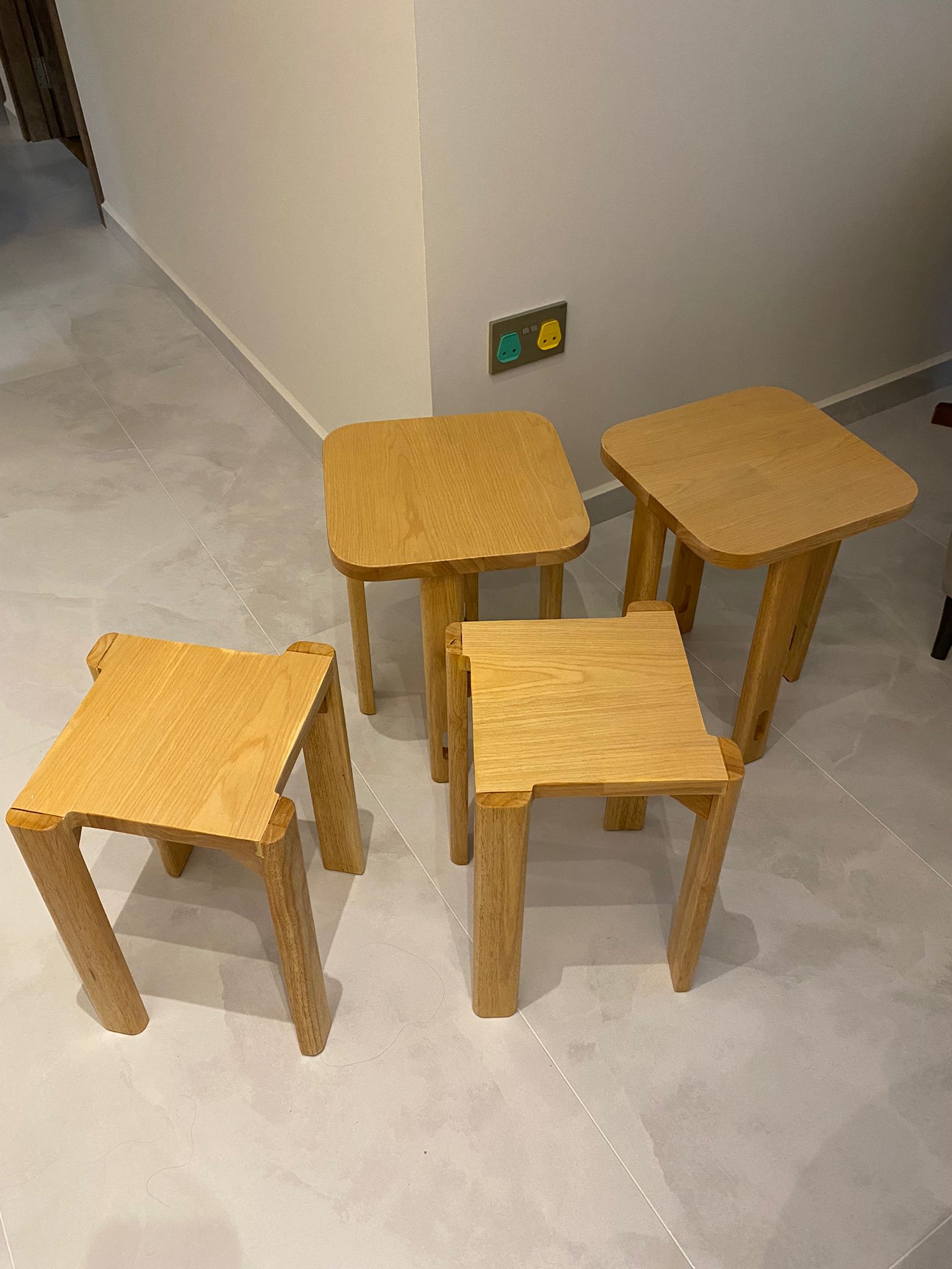 Zero built-in cozy living room with Greeneries - Wooden square tables, minimalist design, light wood finish, small-scale