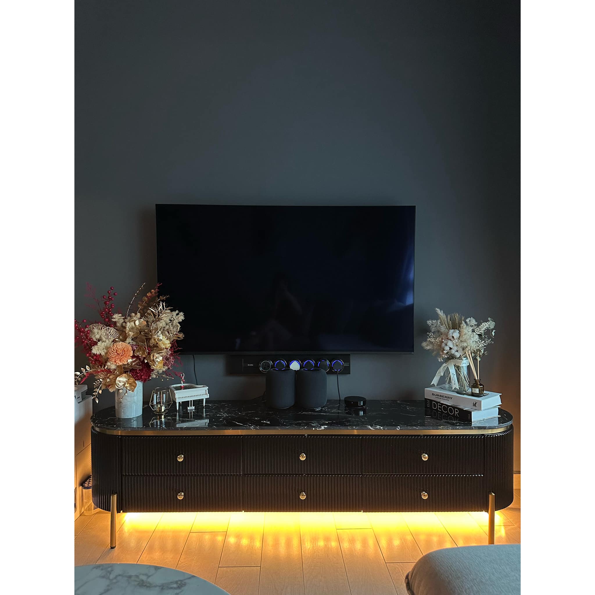 Creating A Modern-luxe Living Room Through Perfect Furniture Pairing - Modern living room, minimalist decor, sleek black TV