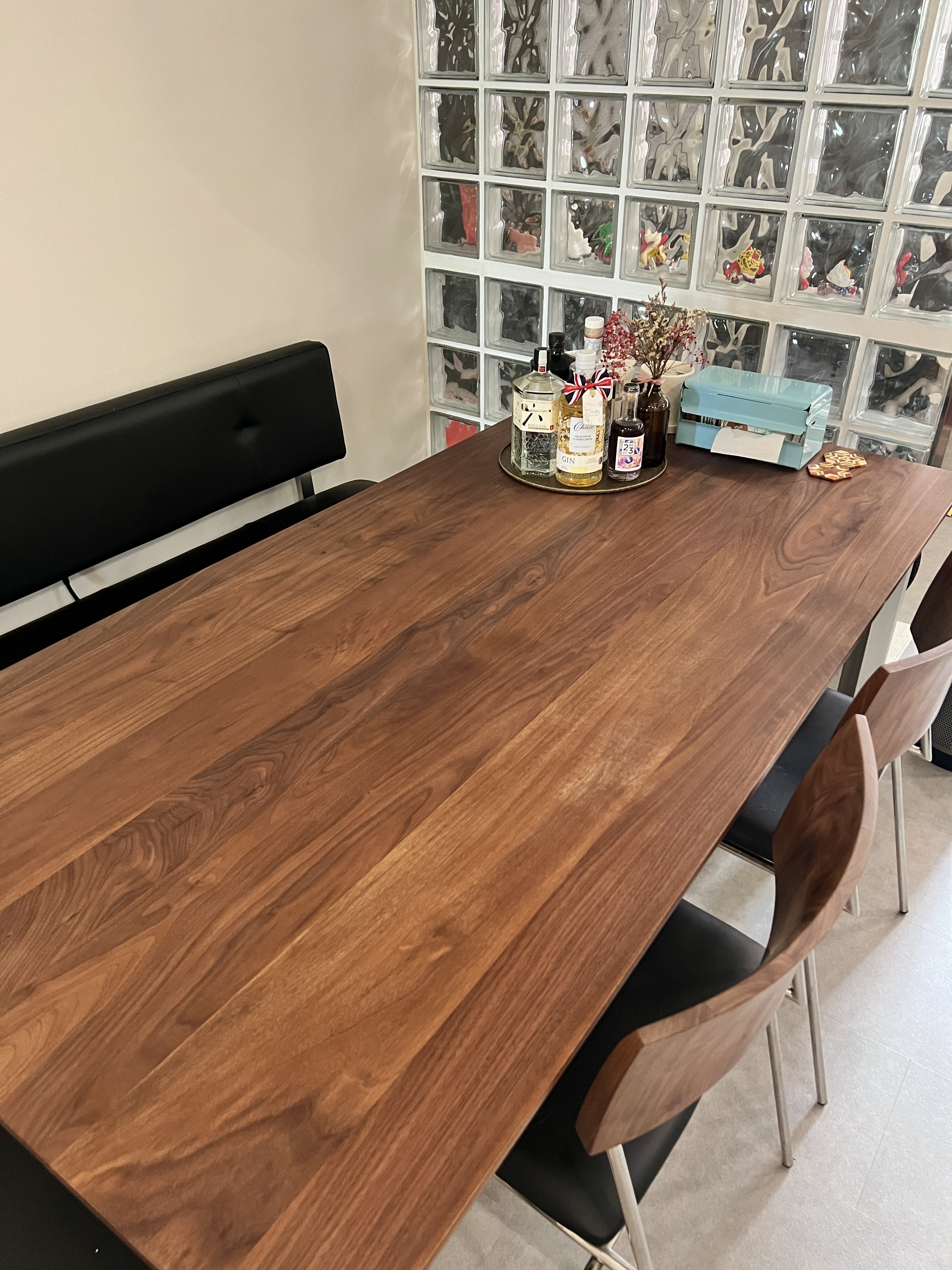 Refreshing our living space! Styling tips from 2 monkeys 🙉🙊 - Wooden dining table, modern furniture, black upholstered