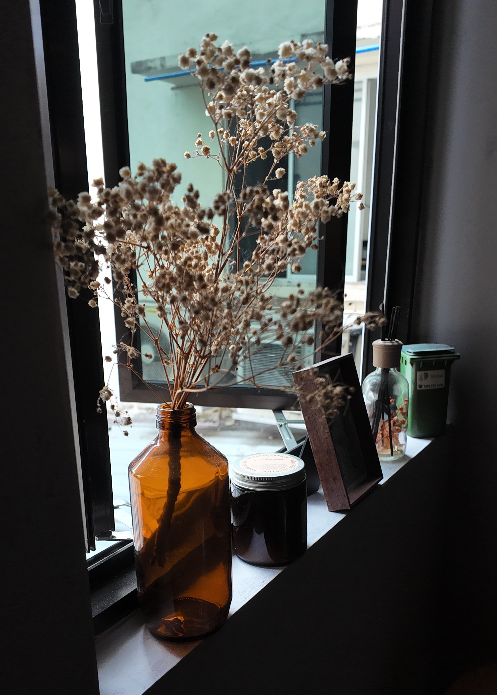 Living-within-the-past-and-modern