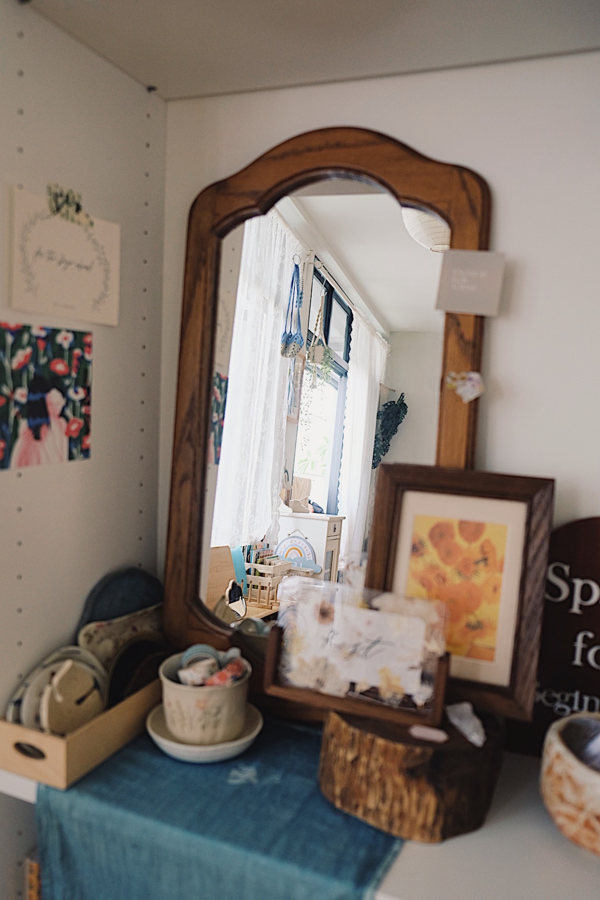 Styling gallery walls filled with memories in our Living Room (+TIPS) - Wooden mirror, floral wall art, pastel flowers, cozy